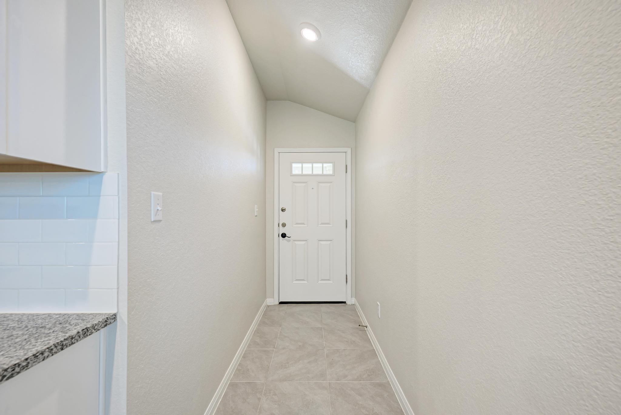 524 Longmount CV — photo 5