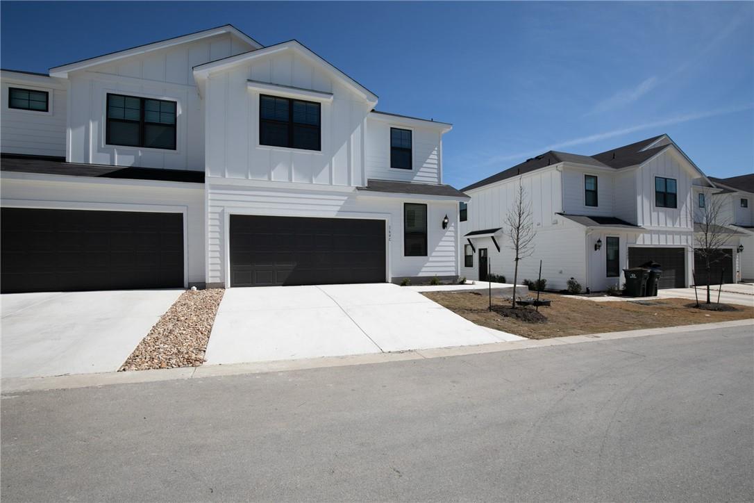 164 Threshing RD #C — photo 3