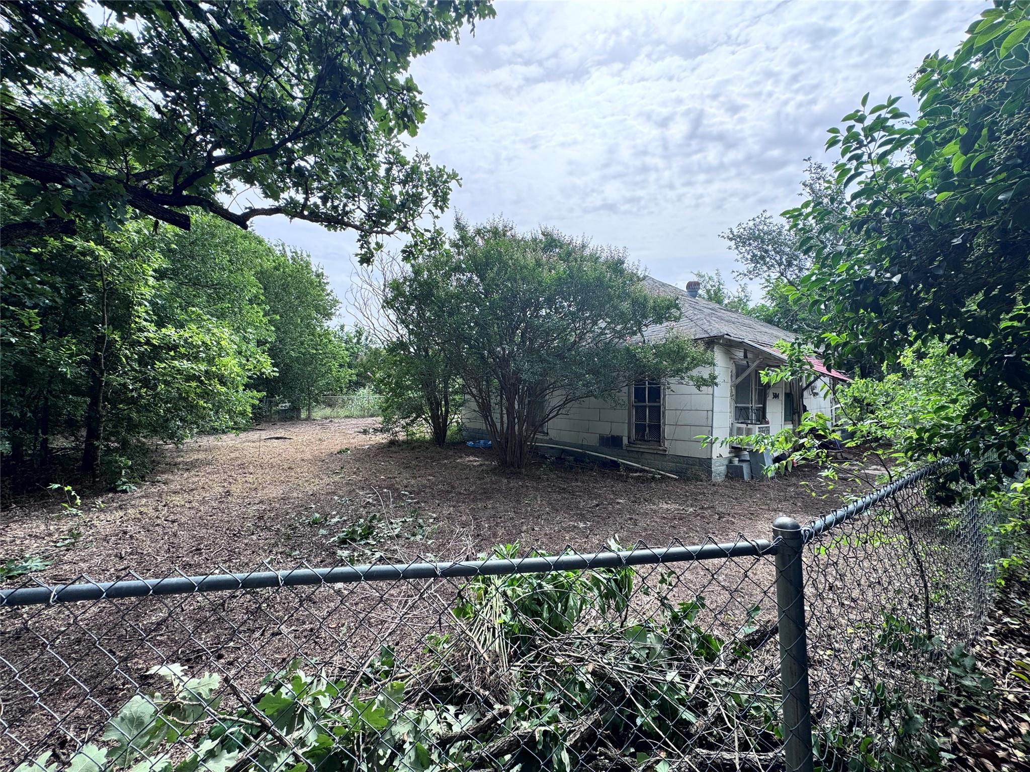 304 Prairie Ave — photo 4