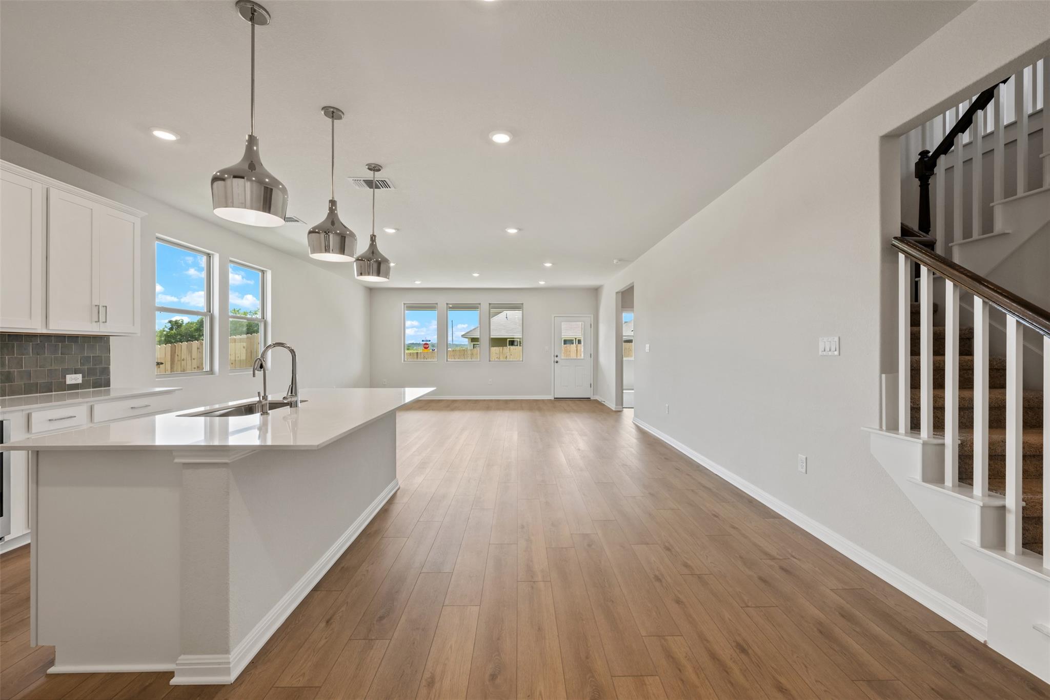 283 Crater Lake DR — photo 4