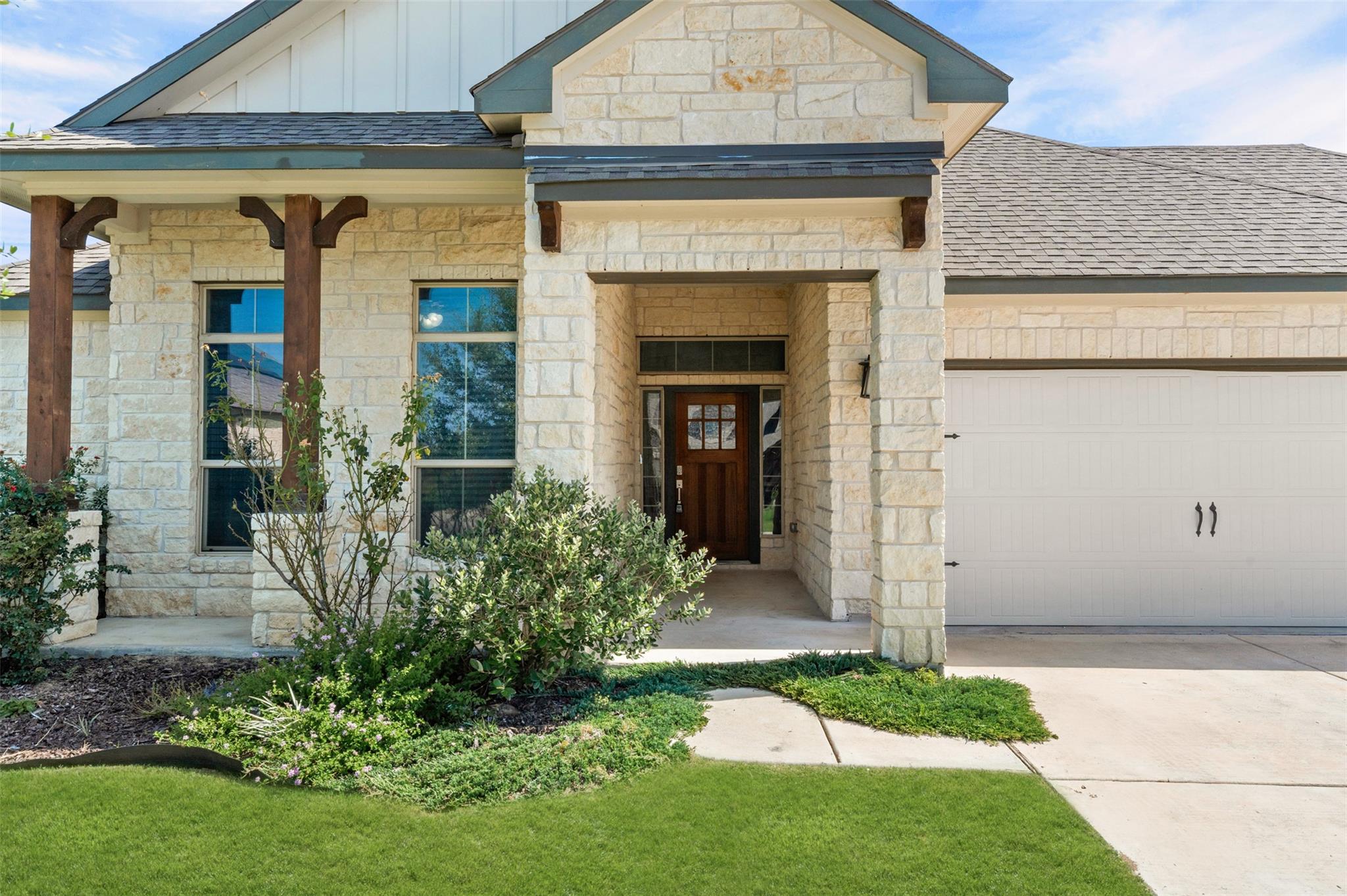 1527 Mountain Crest CV — photo 3