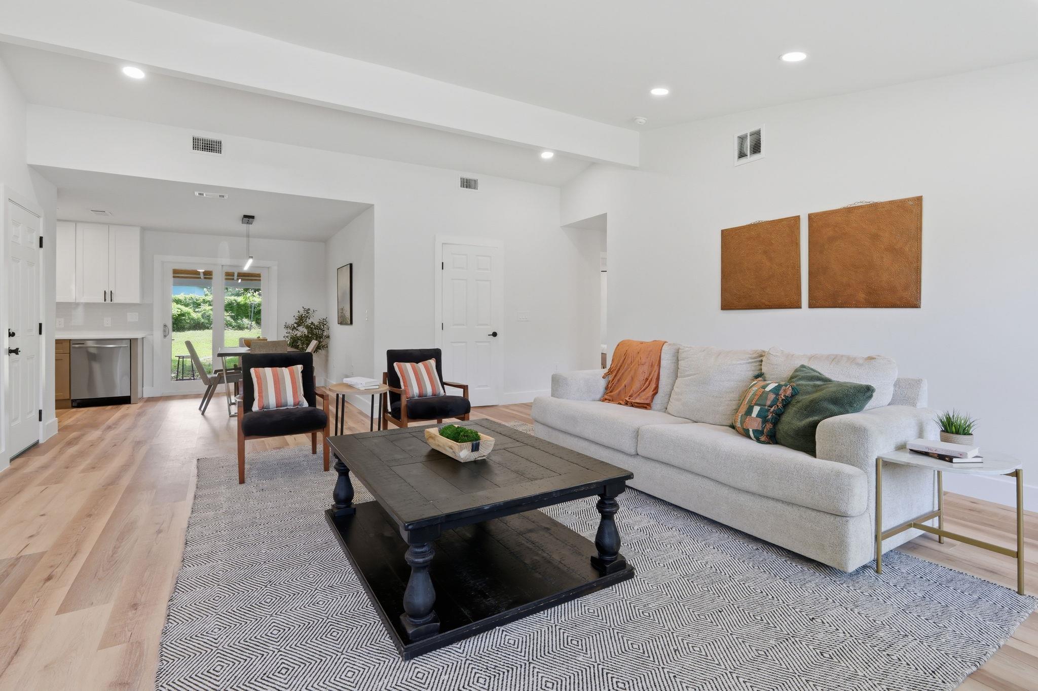 9009 Glenn LN — photo 4