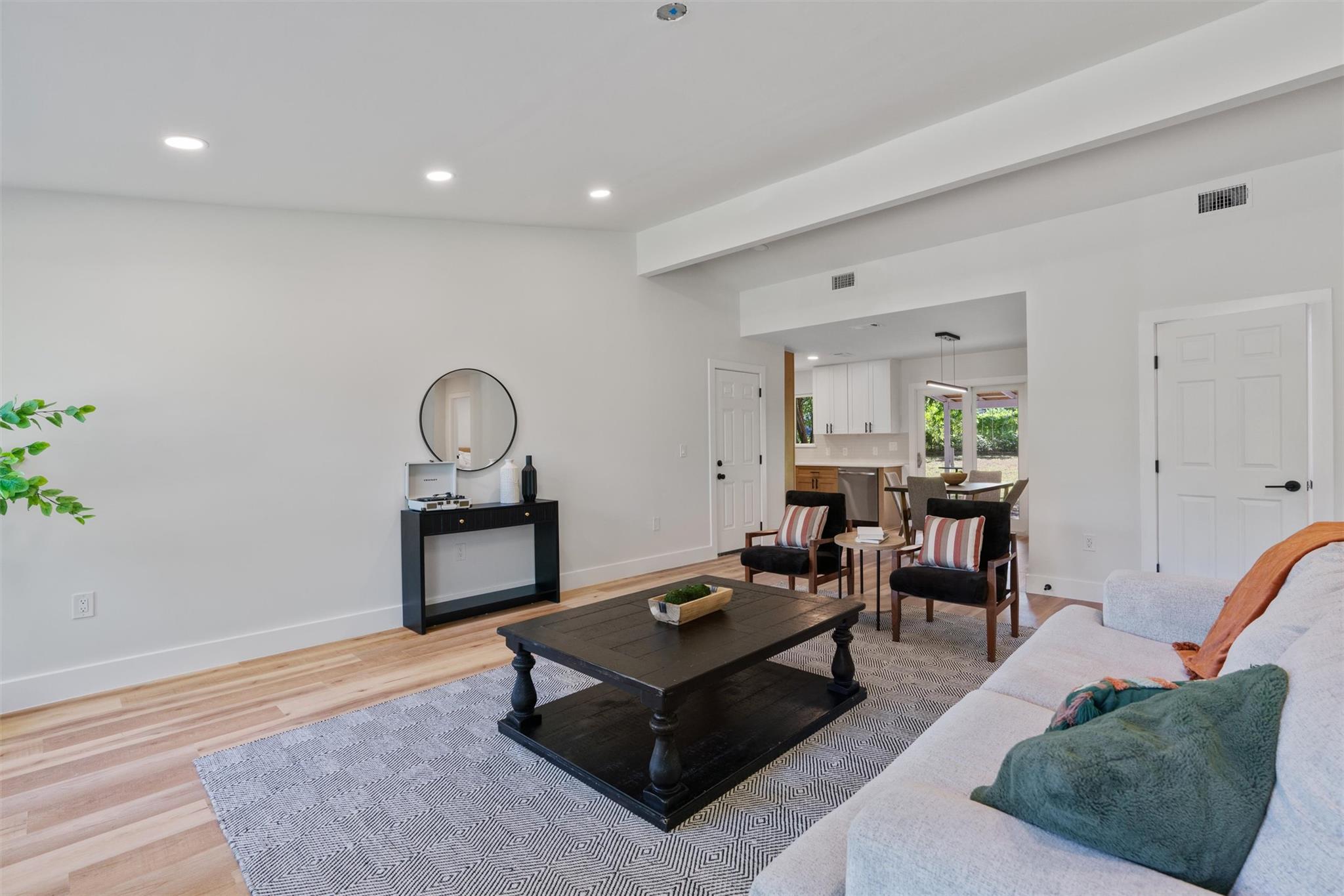 9009 Glenn LN — photo 5
