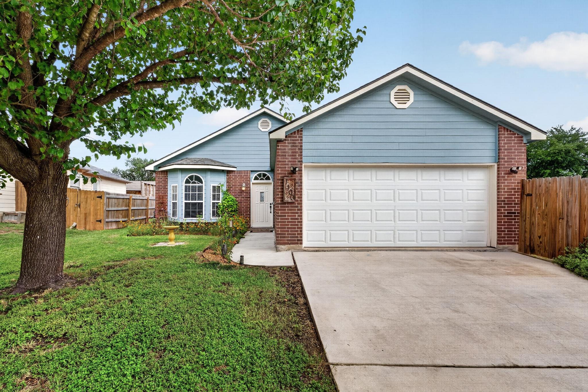 1100 Mira Loma LN