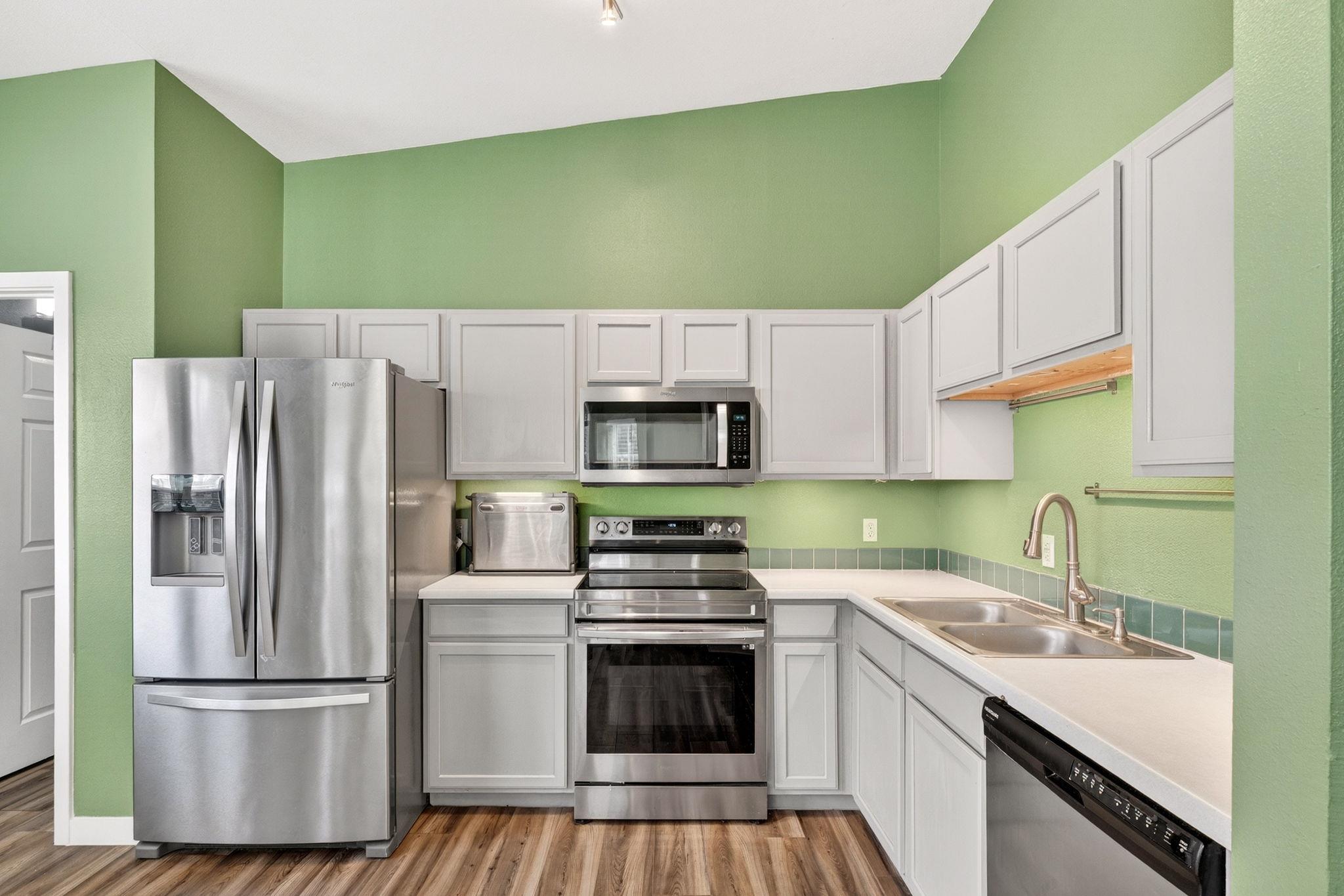 1100 Mira Loma LN — photo 3