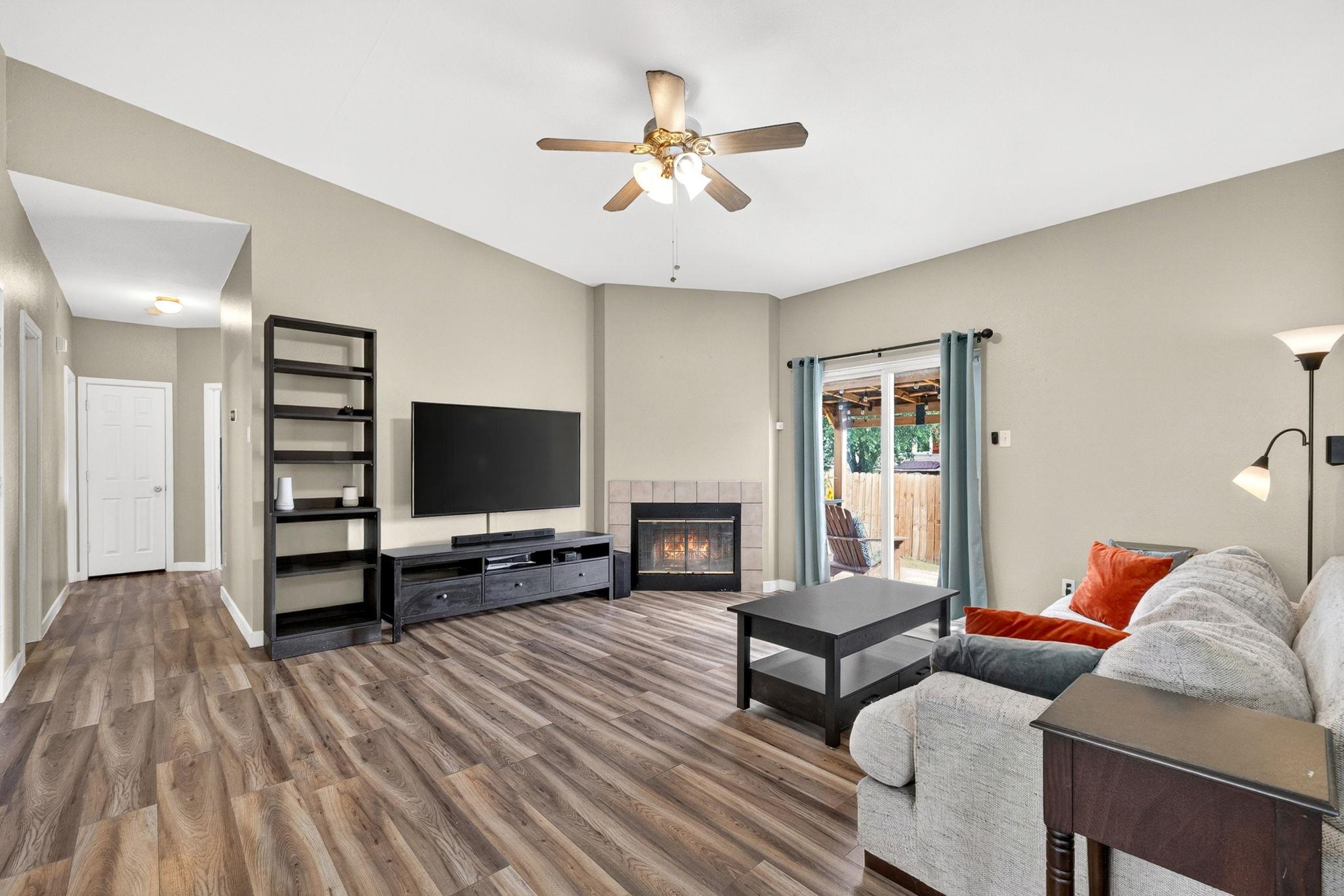 1100 Mira Loma LN — photo 4