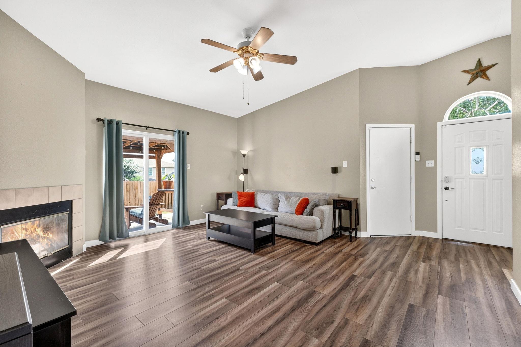 1100 Mira Loma LN — photo 5