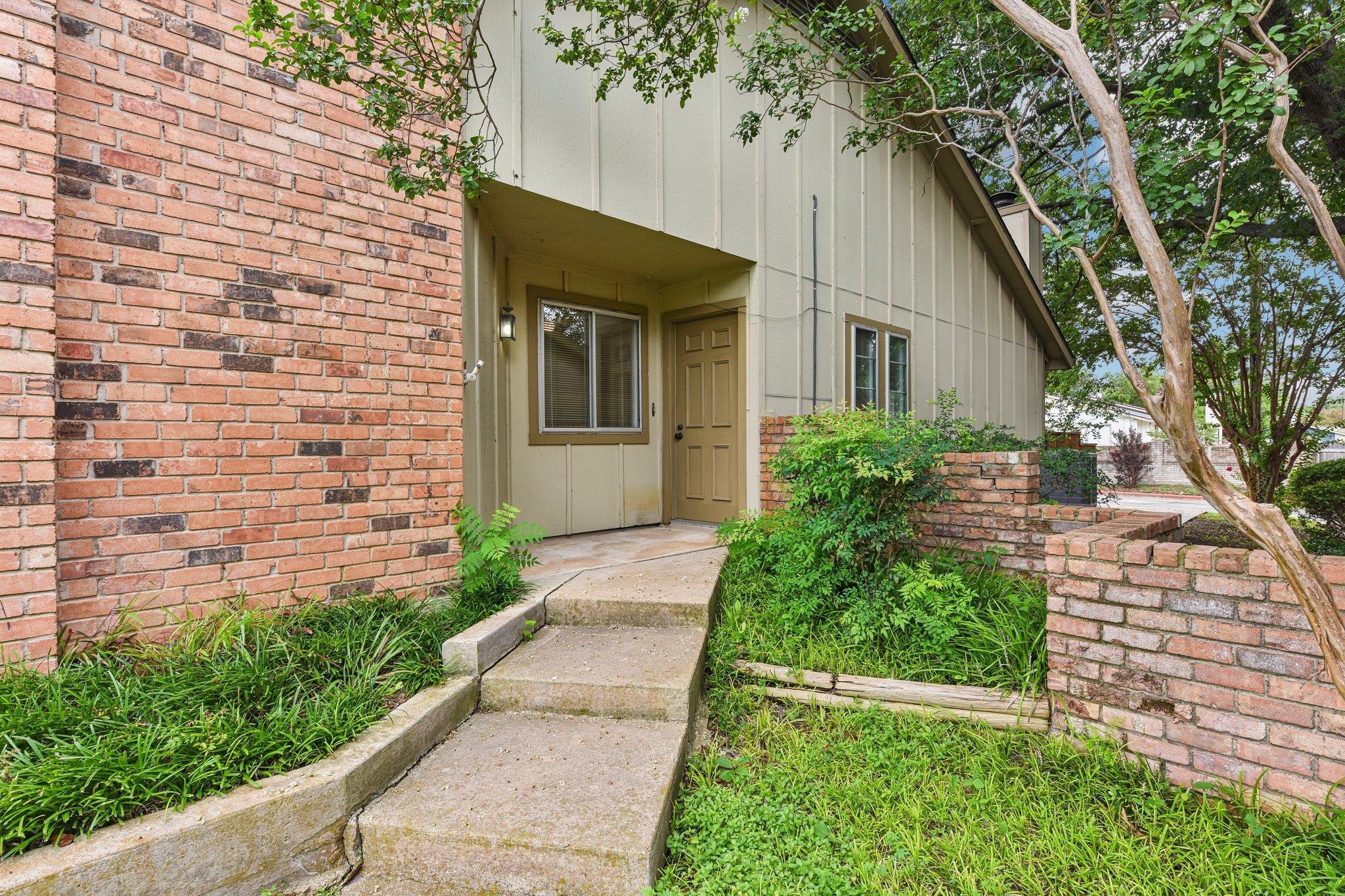 1413 Braker LN #B — photo 5