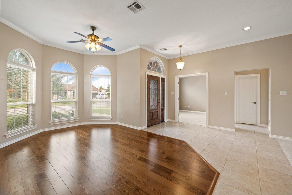 100 Davis CT — photo 5