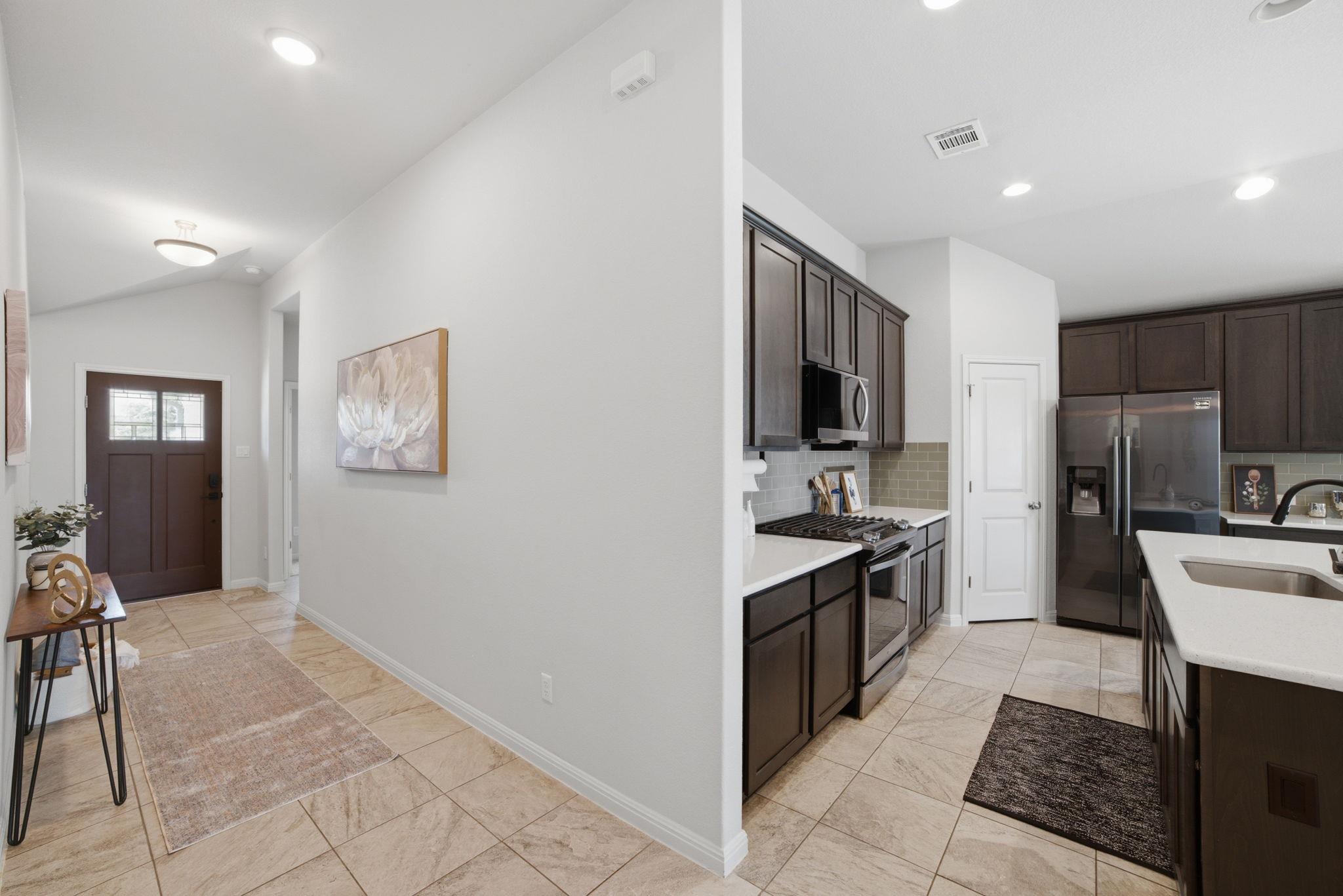 250 Finstown ST — photo 5