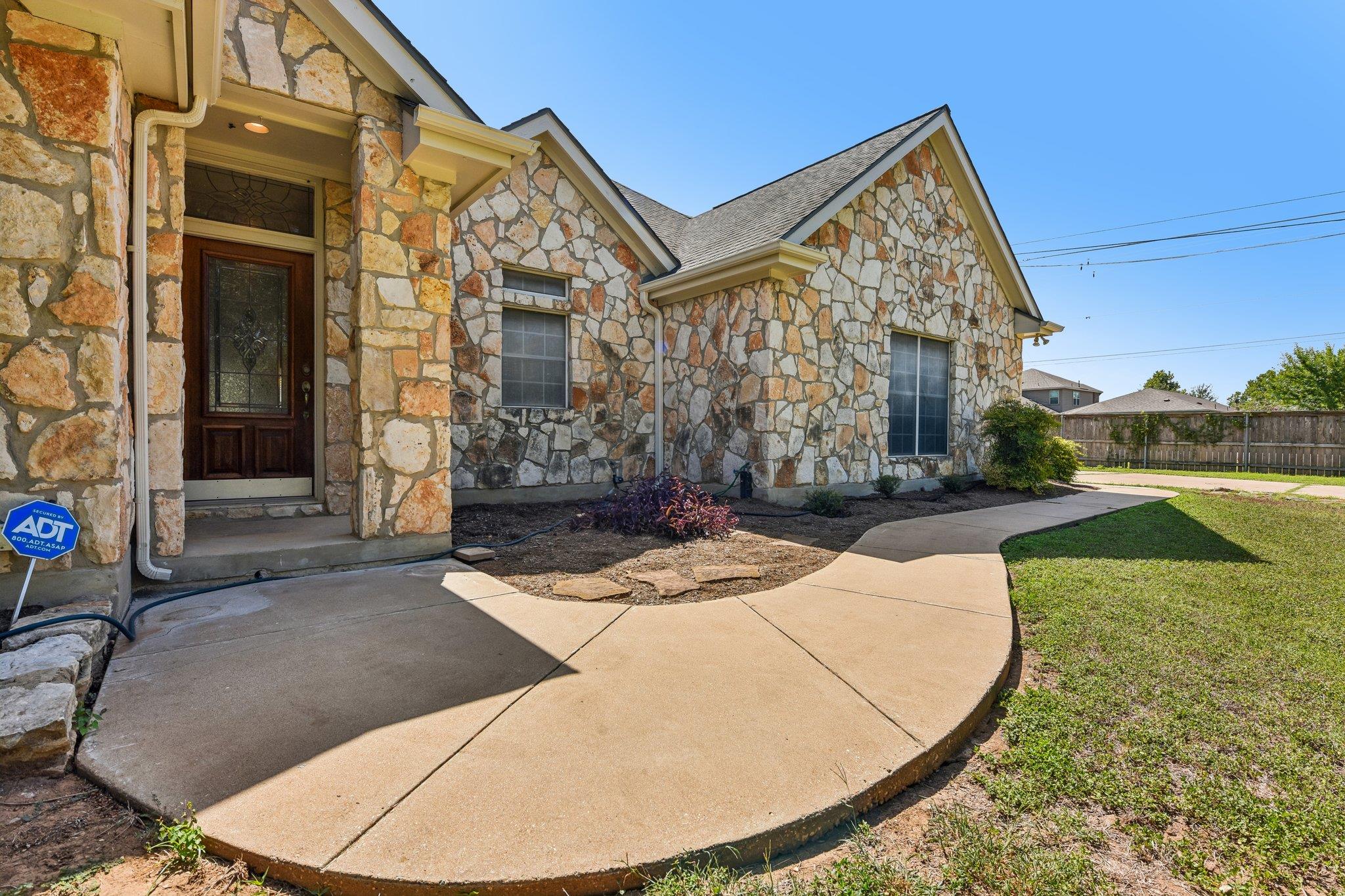 100 Grove LN — photo 3