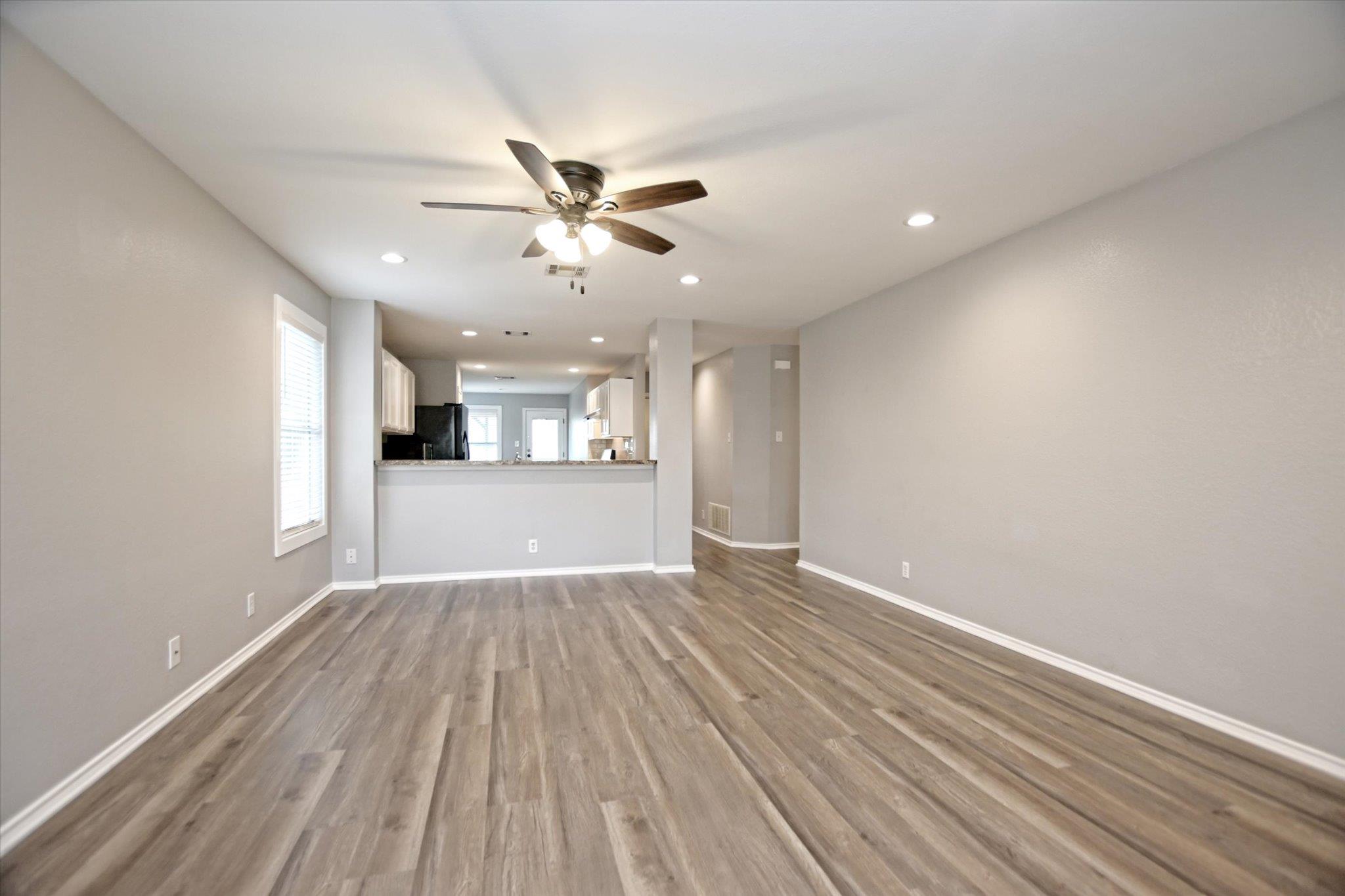 400 Ashbury DR — photo 5