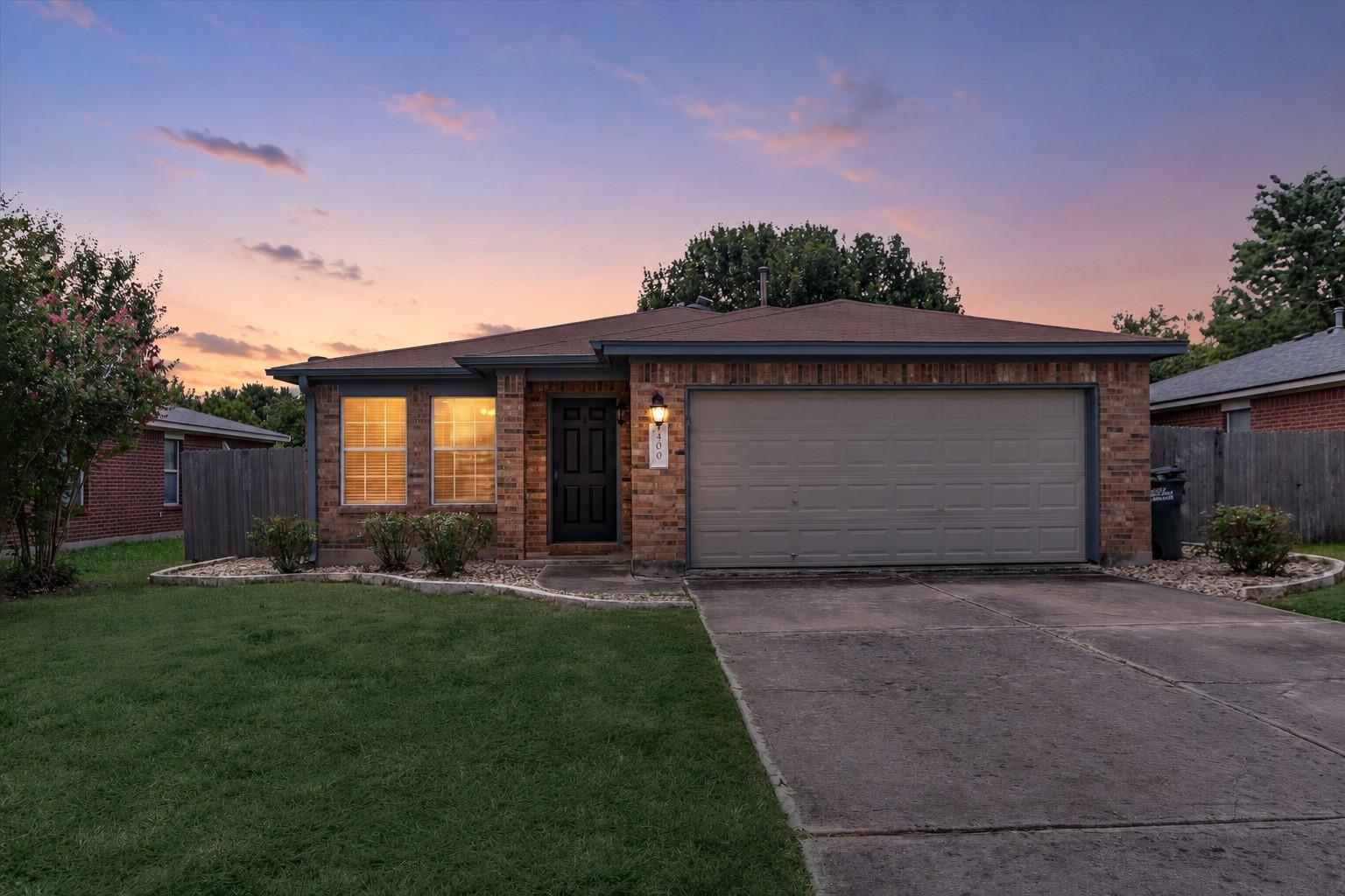 400 Ashbury DR — photo 3