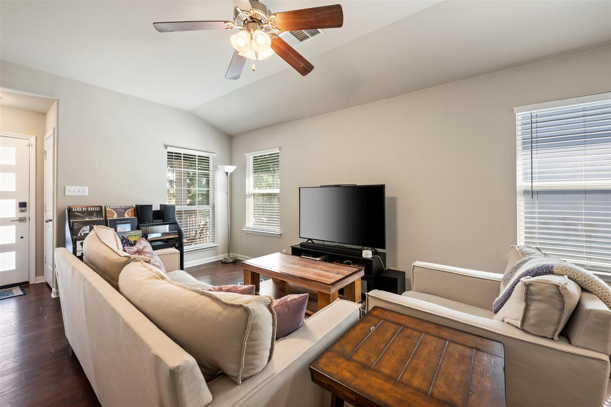 924 Lost Pines LN — photo 4