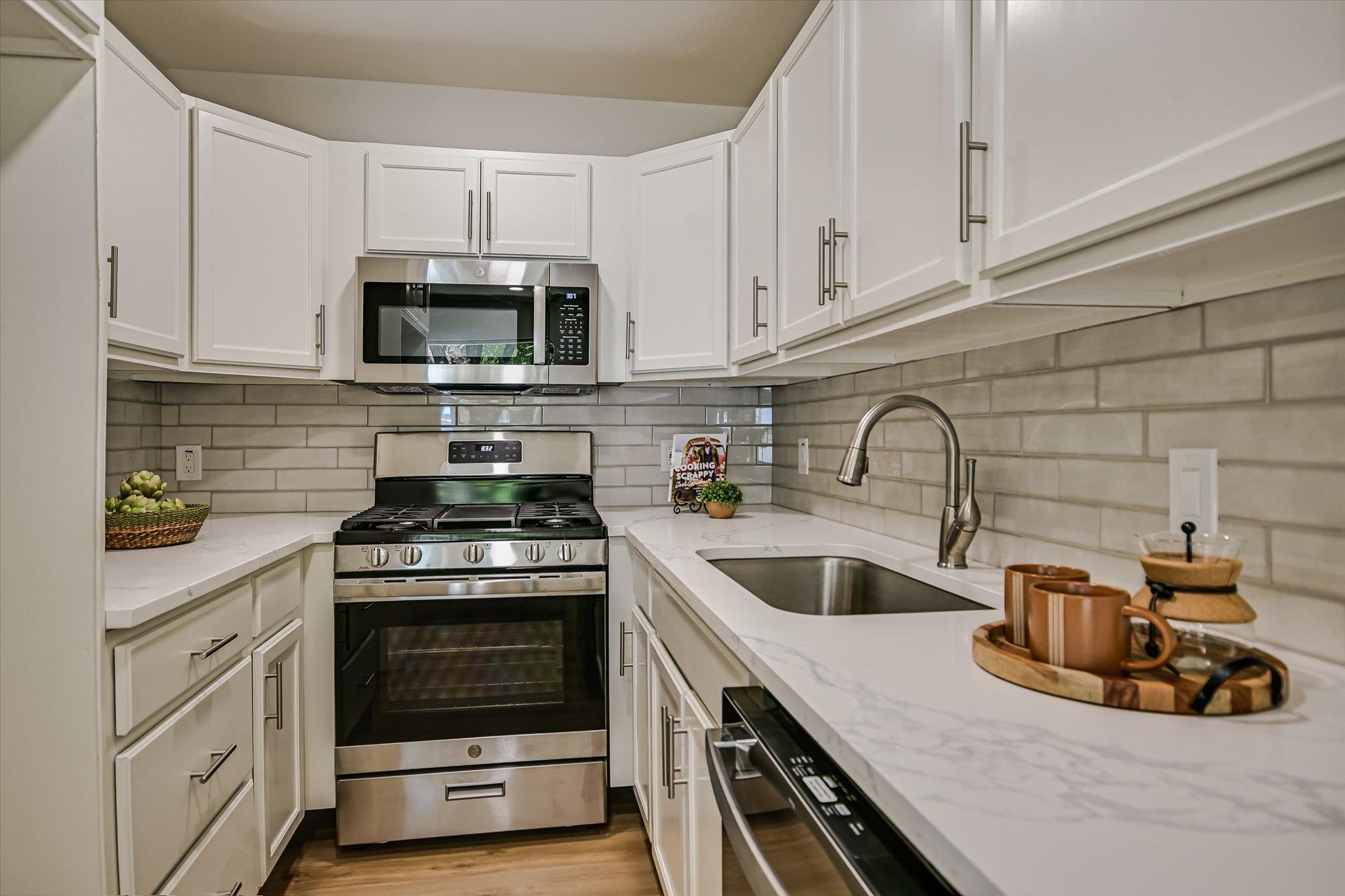 4508 Craigwood DR — photo 5