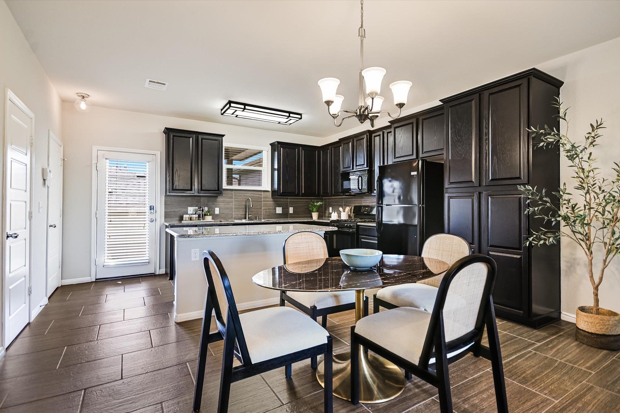 419 Heatherwilde BLVD — photo 4