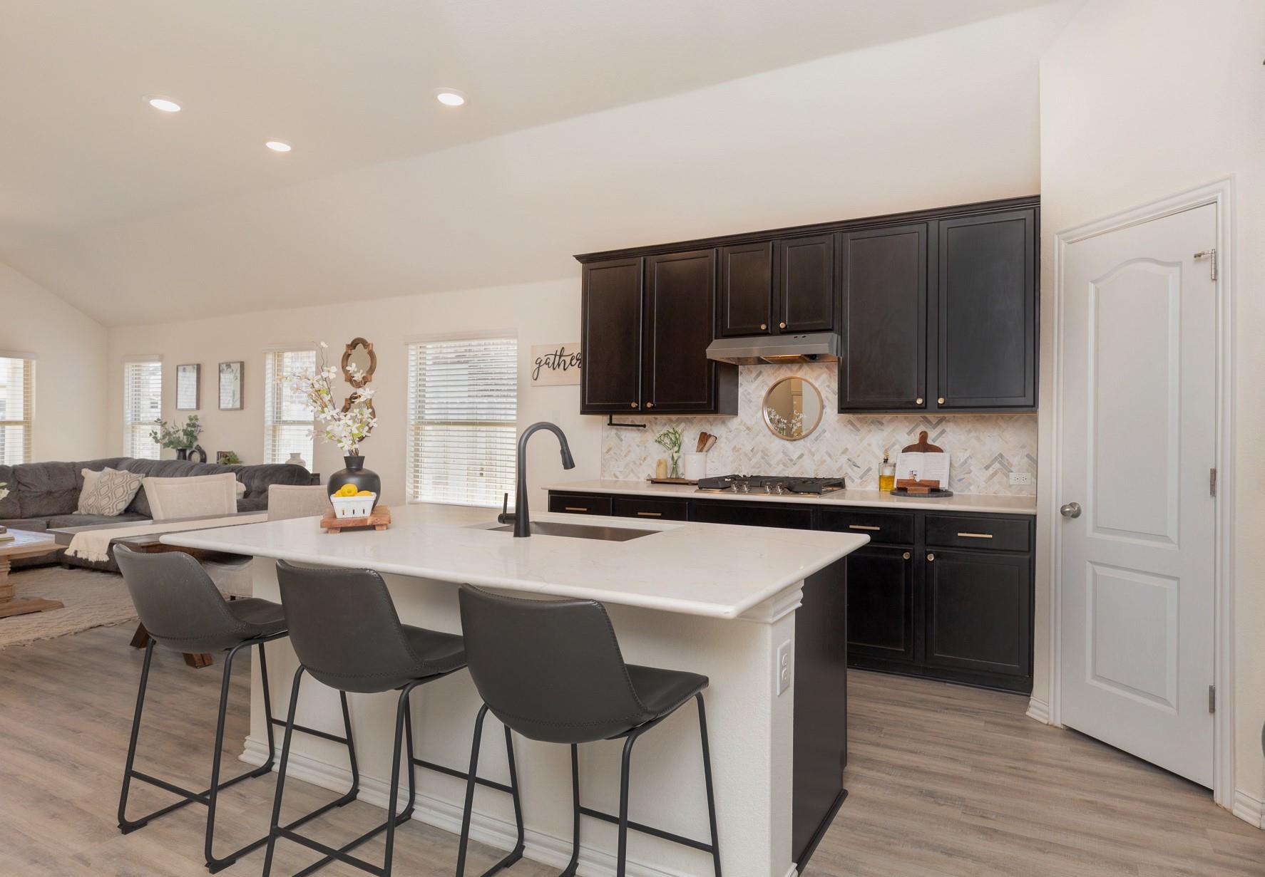 360 Jefferson DR — photo 4