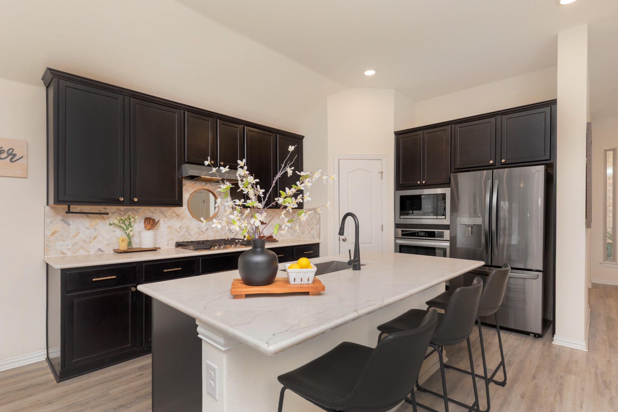 360 Jefferson DR — photo 5