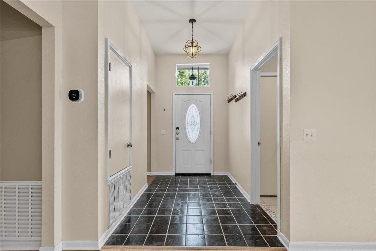 206 Evergreen CIR — photo 4