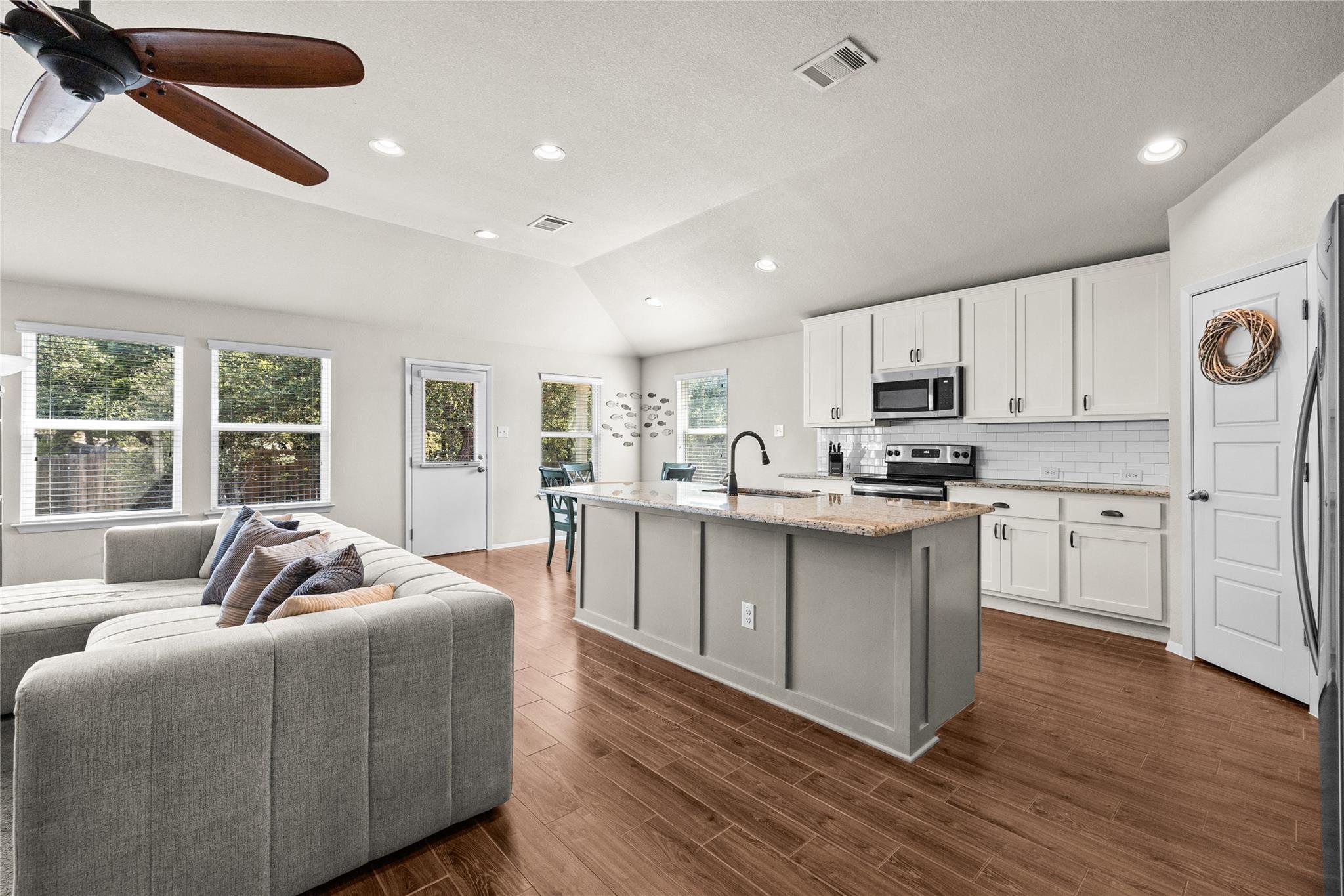 21204 Santa Rosa Ave — photo 3