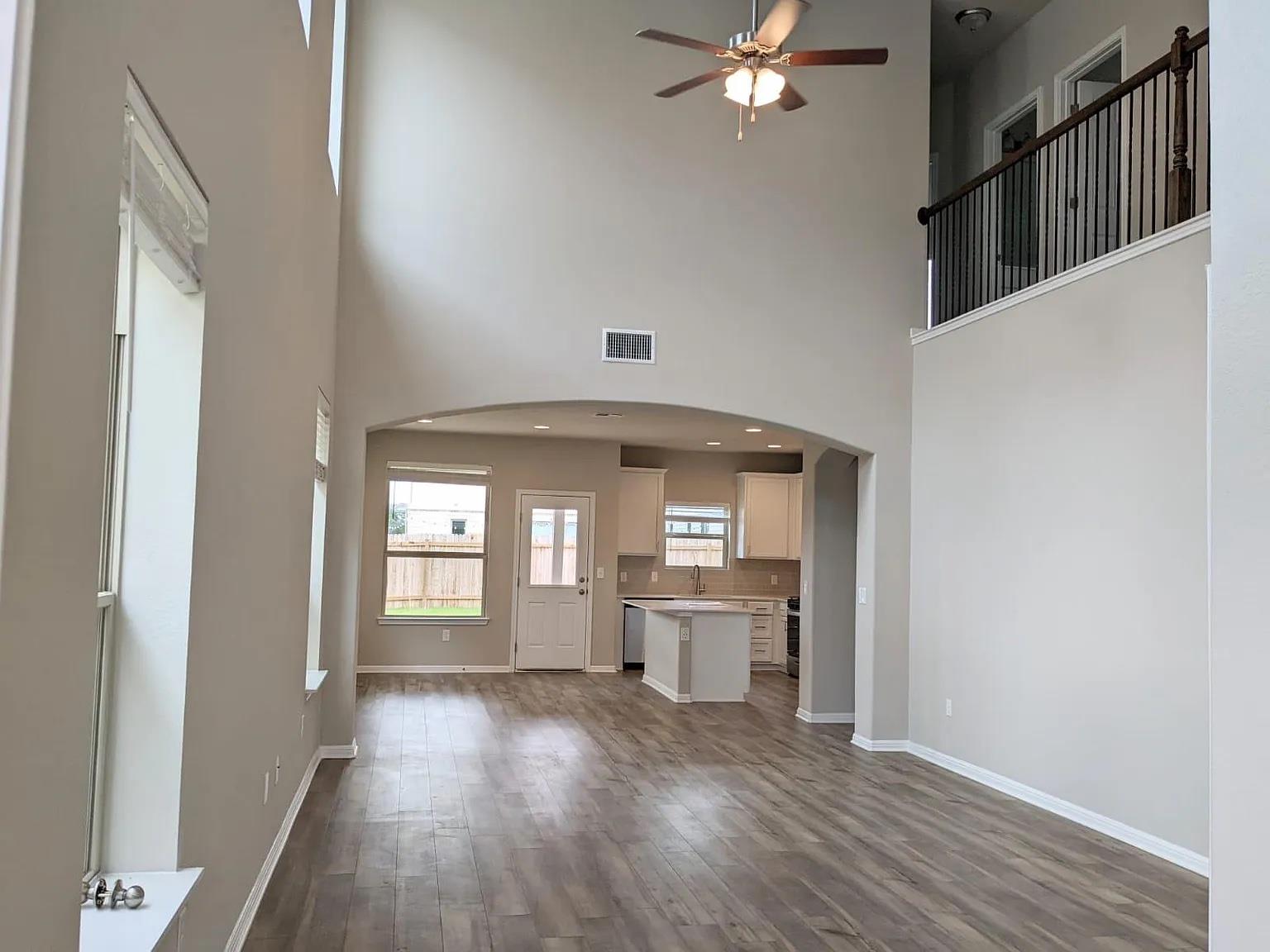 112 Manassas DR — photo 3