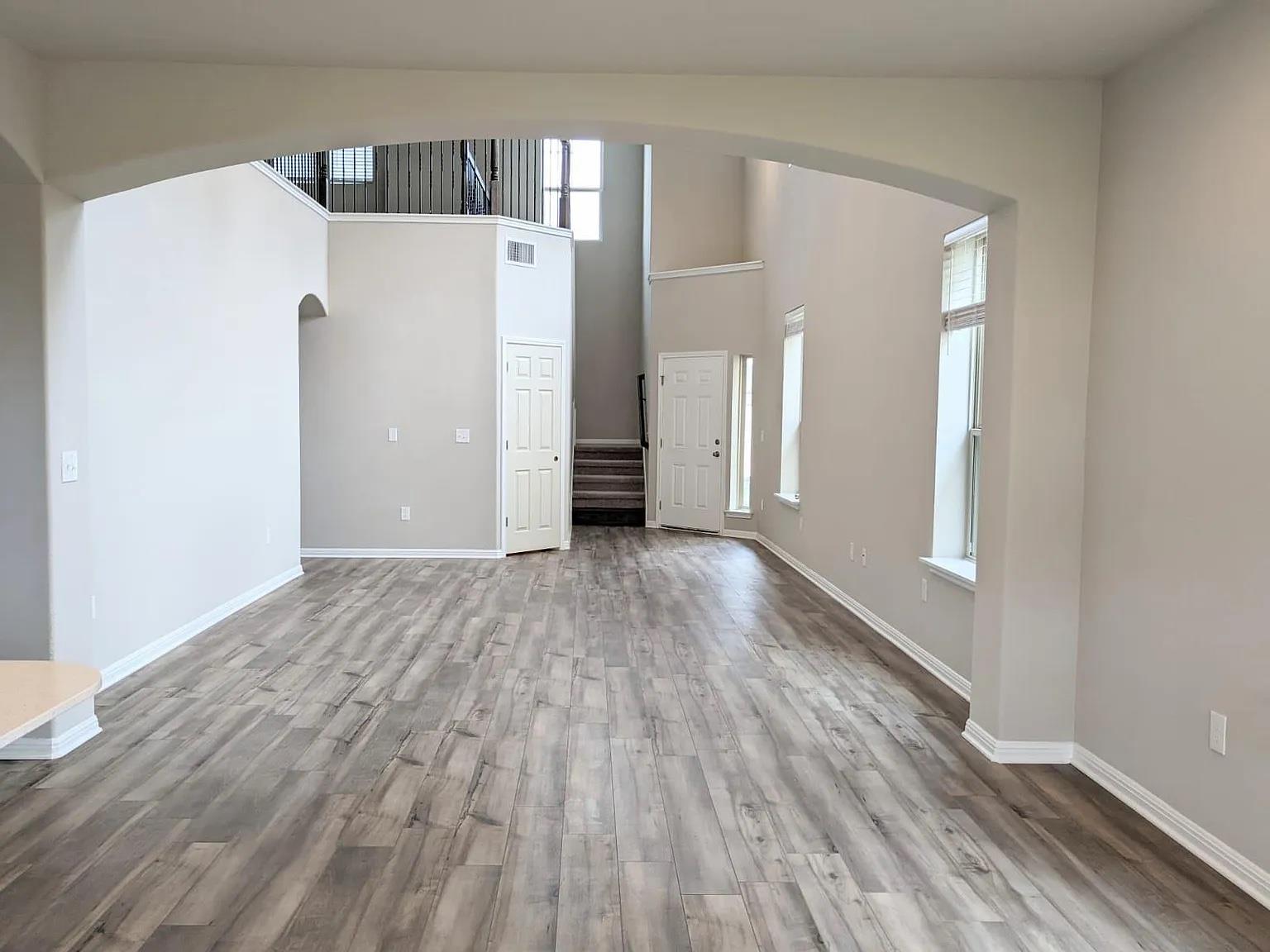 112 Manassas DR — photo 4