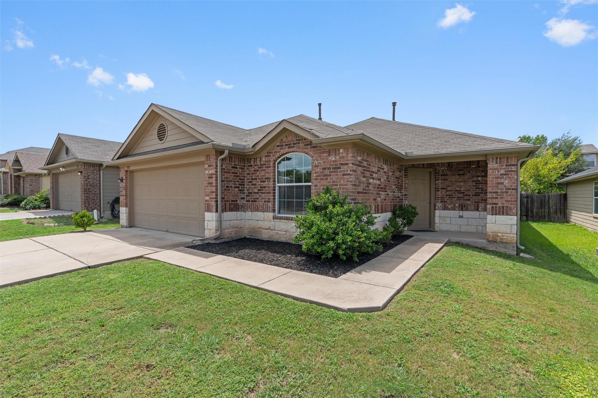 19033 Great Falls DR — photo 5