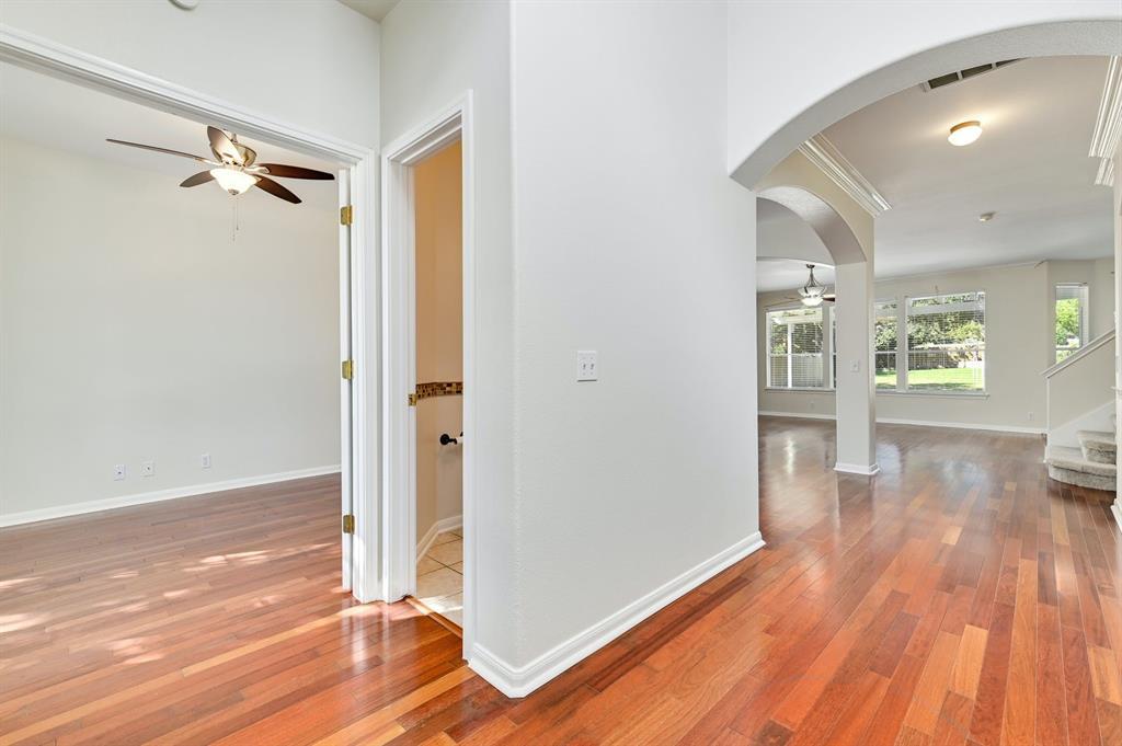 20308 Farm Pond LN — photo 3