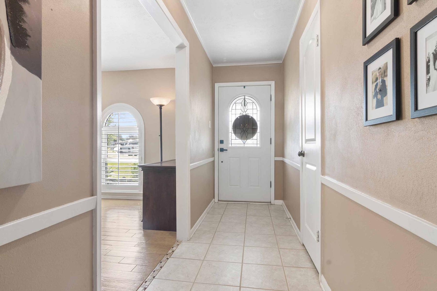 2418 Lufkin LN — photo 3