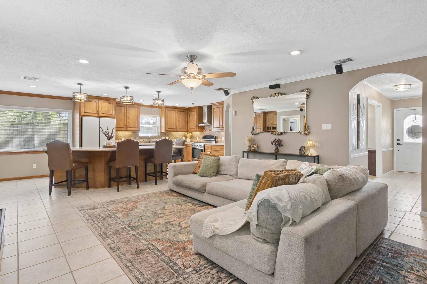 2418 Lufkin LN — photo 4
