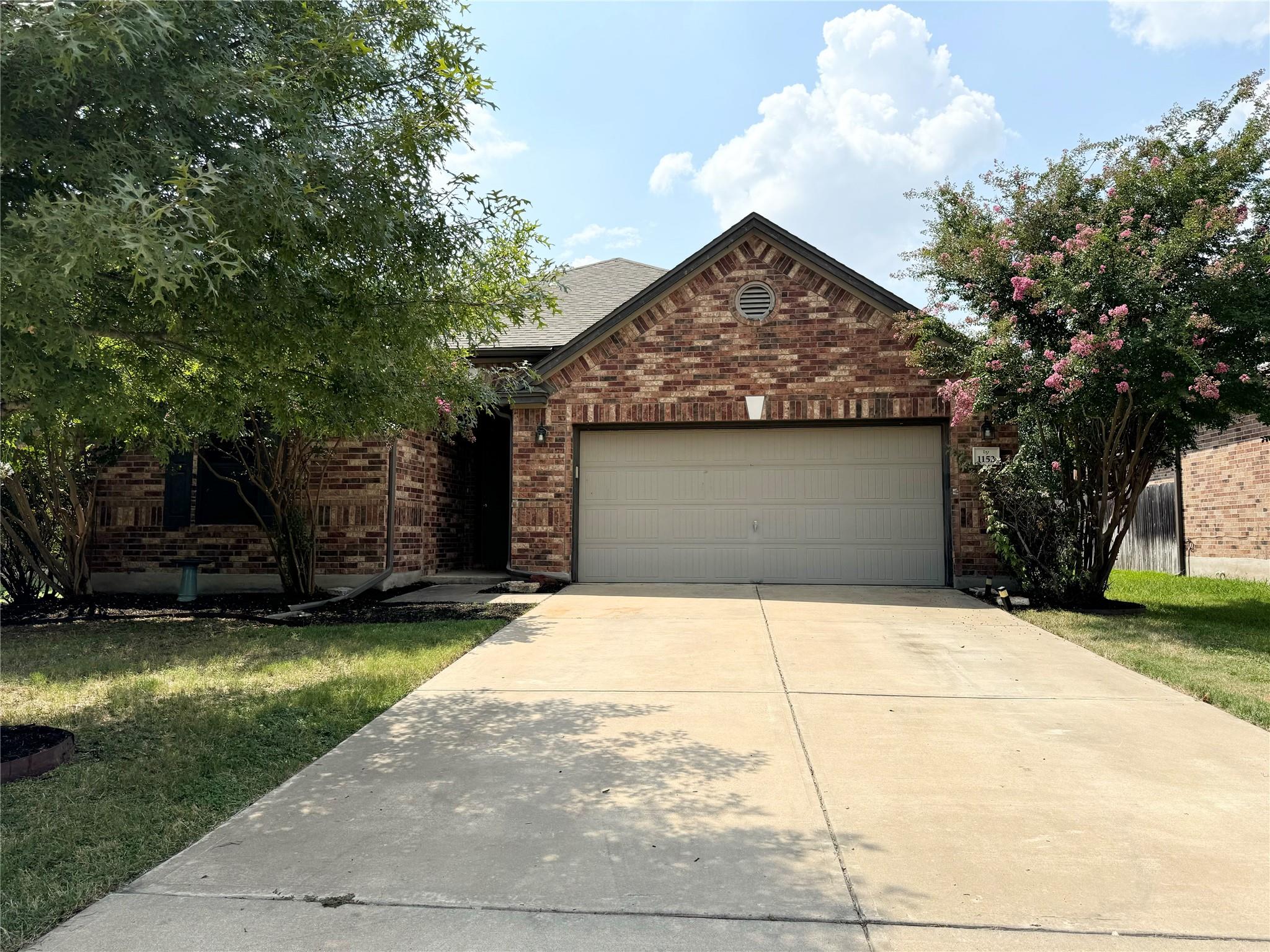 1152 Hyde Park DR — photo 3