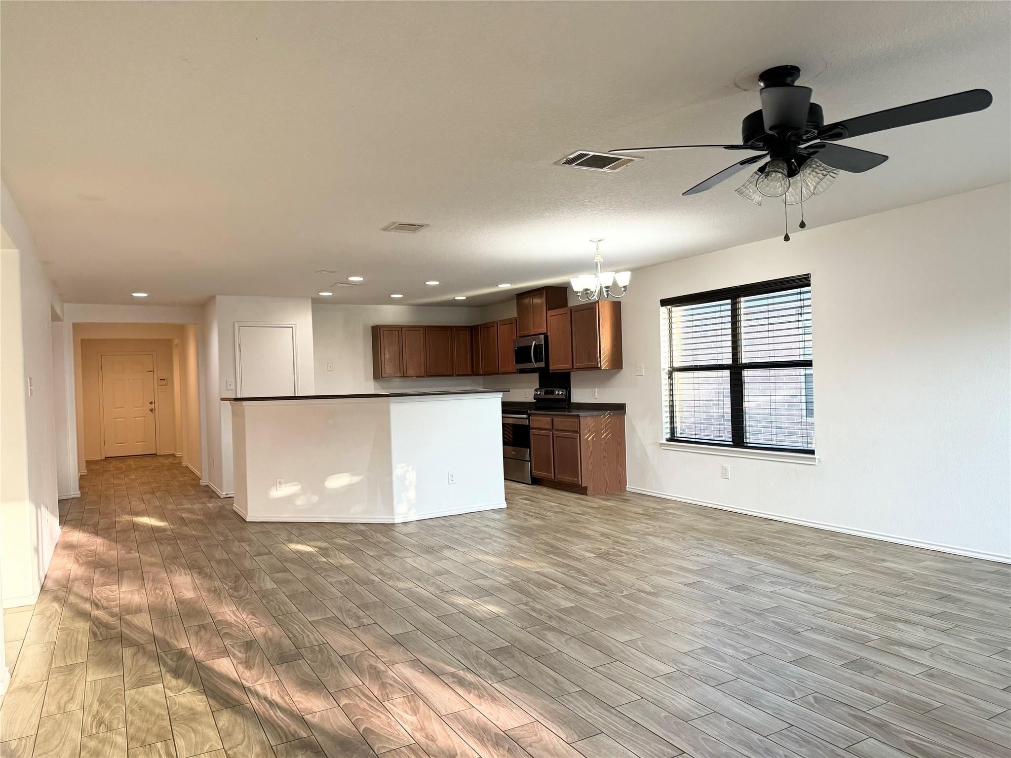 1152 Hyde Park DR — photo 4