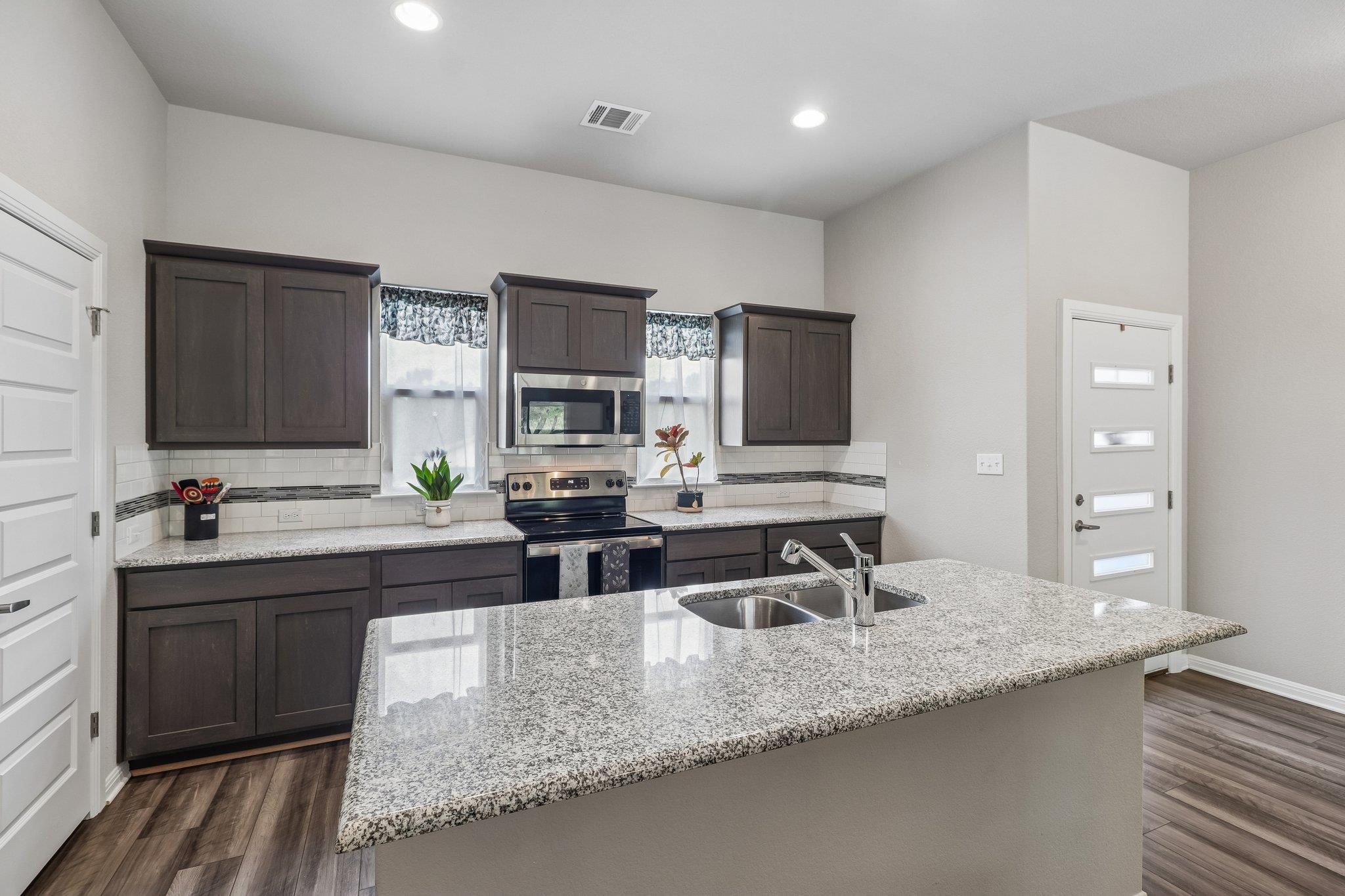 2701 Warren CV — photo 3