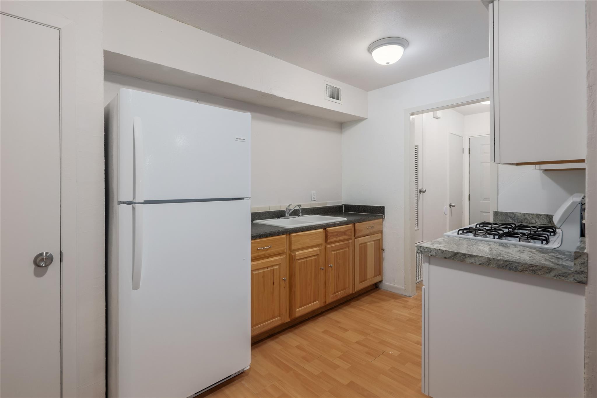 2201 Mission Hill CIR #4 — photo 4