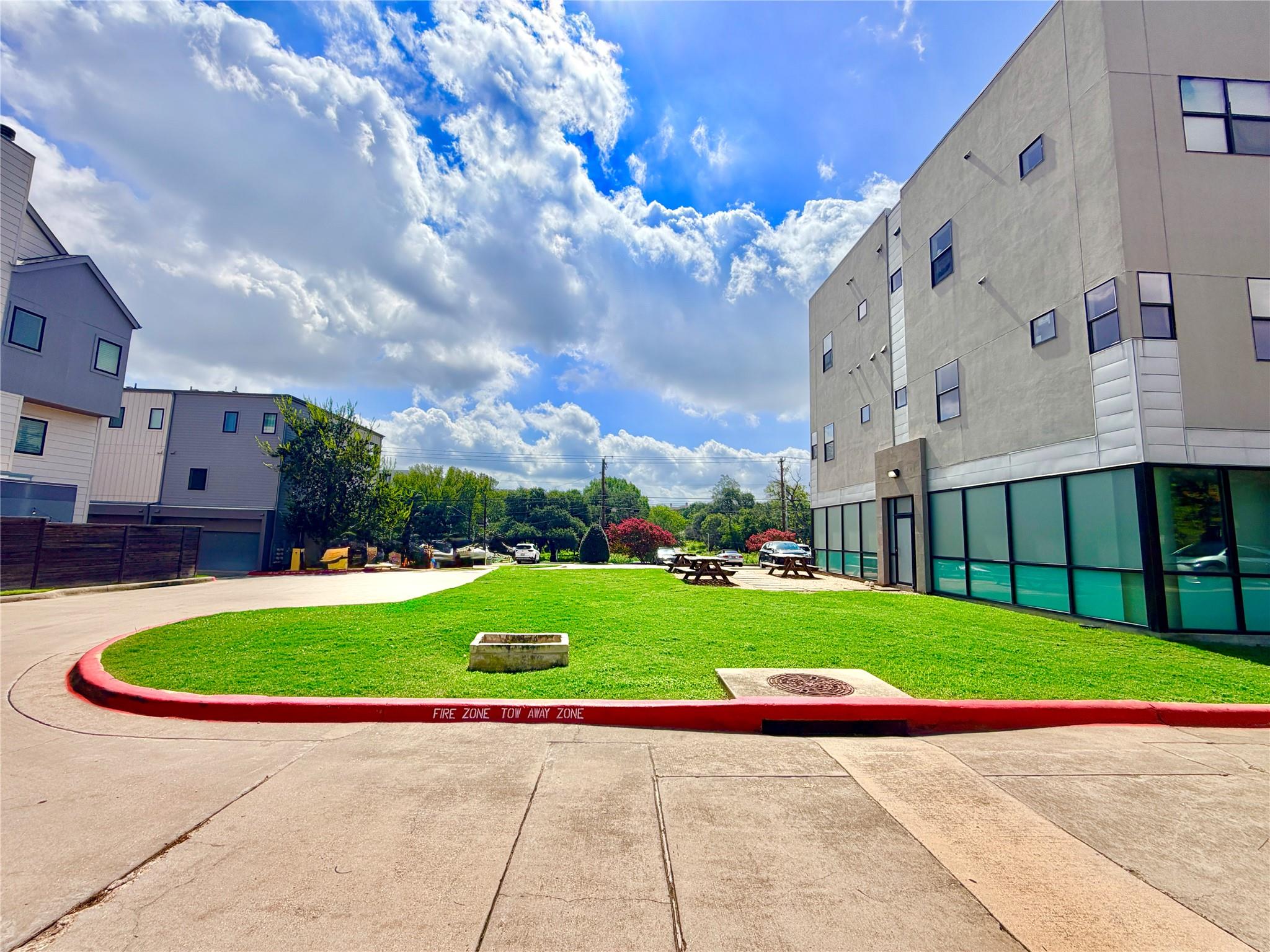 6000 Congress Ave #Courtyard — photo 4