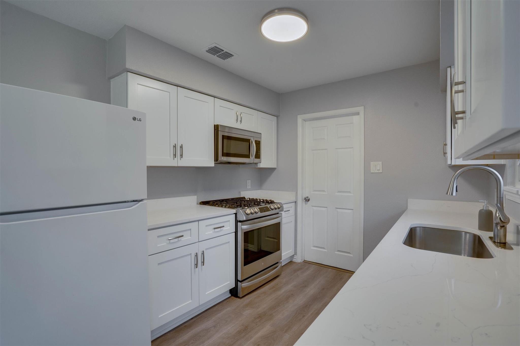 600 Bramble DR — photo 3