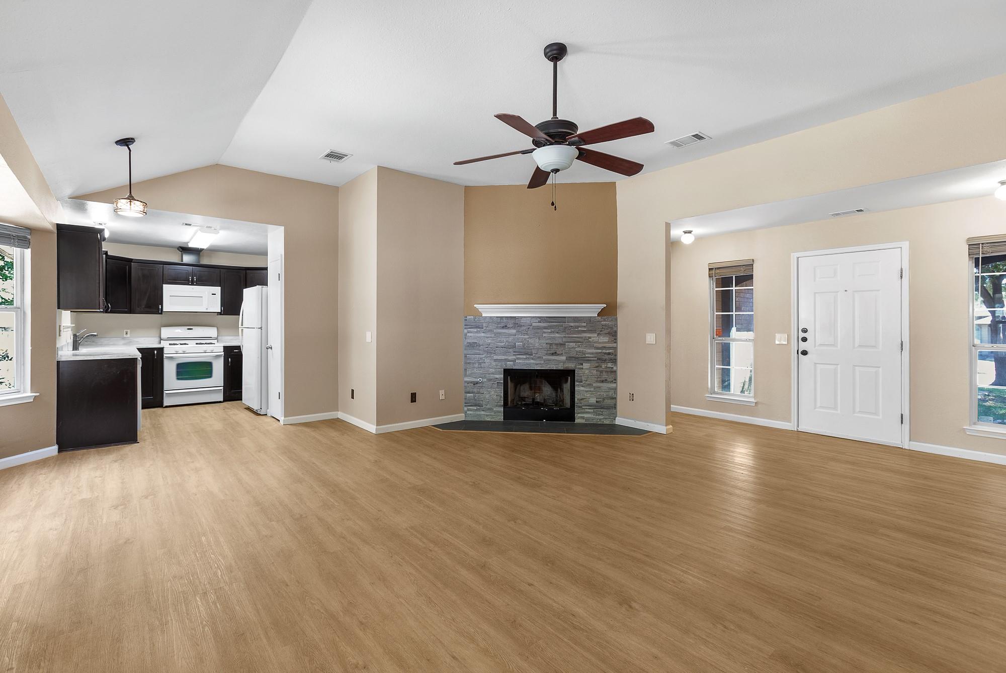 605 Clear Spring LN — photo 4