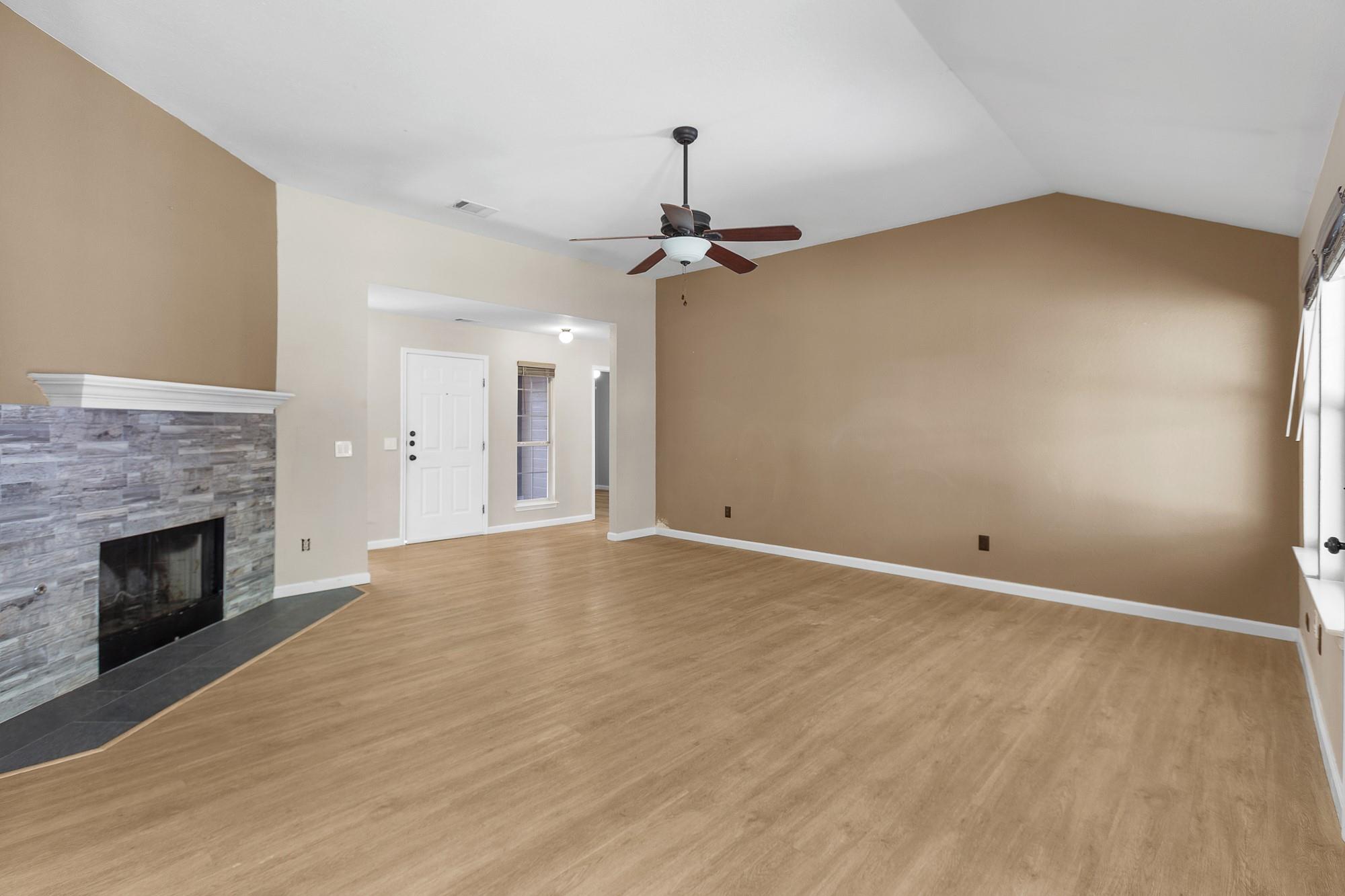 605 Clear Spring LN — photo 5