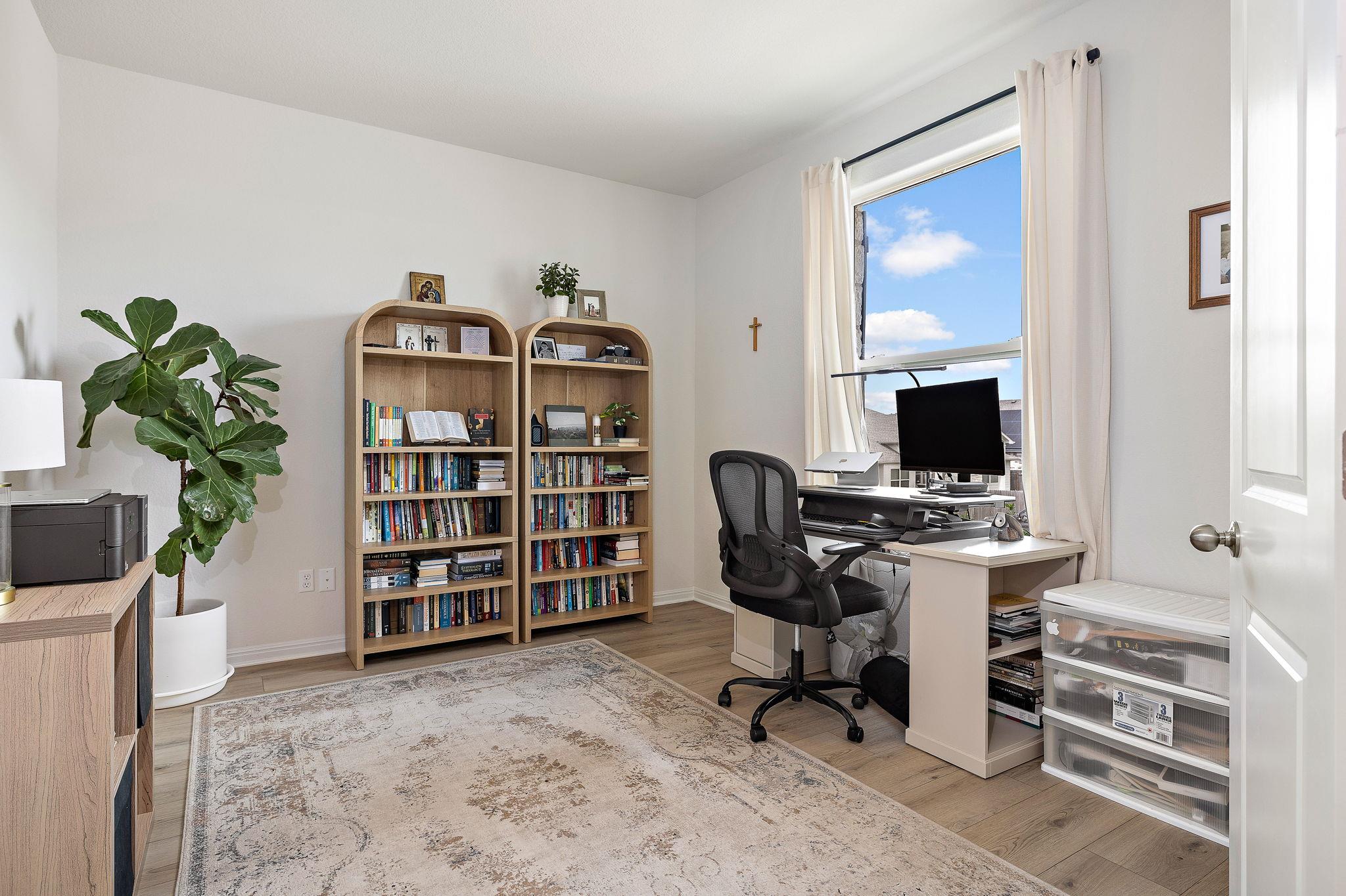 220 Castlefields ST — photo 4