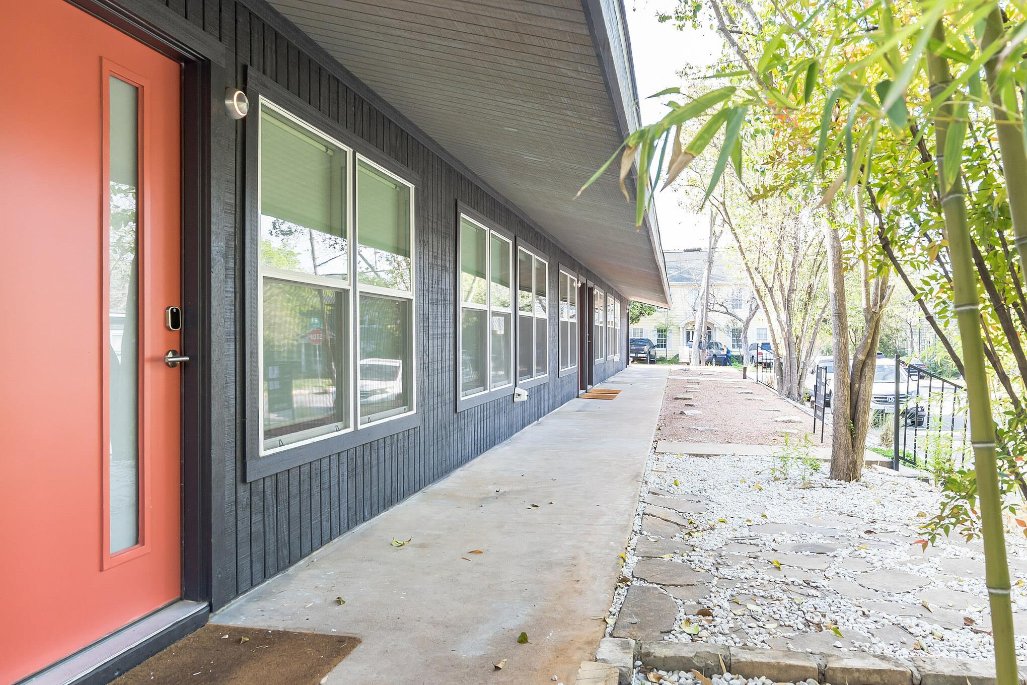 2201 Leon ST — photo 4