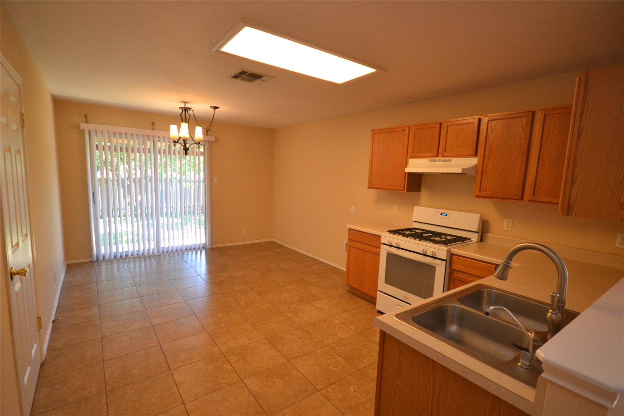 200 Lombard DR — photo 3