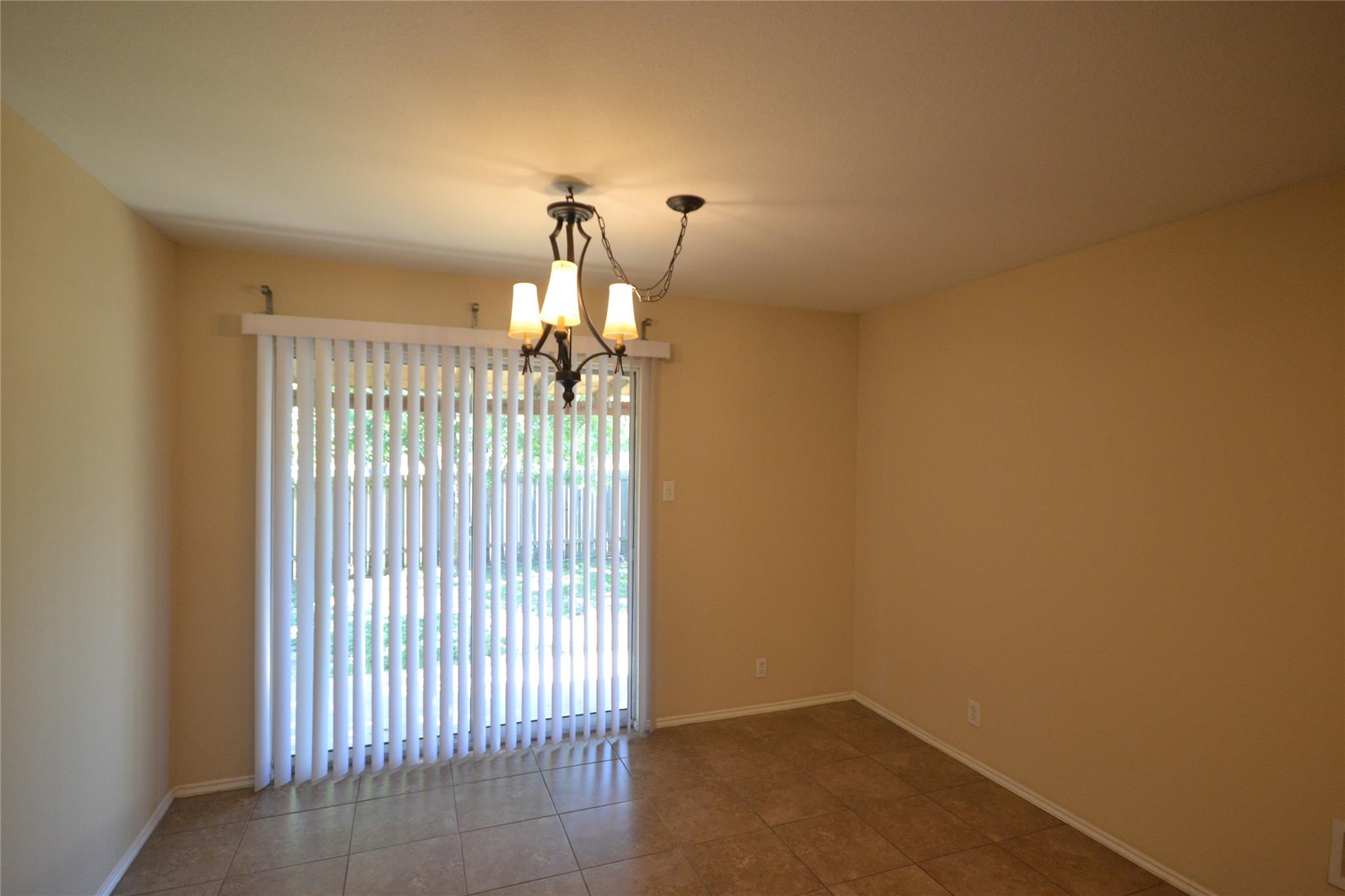 200 Lombard DR — photo 4
