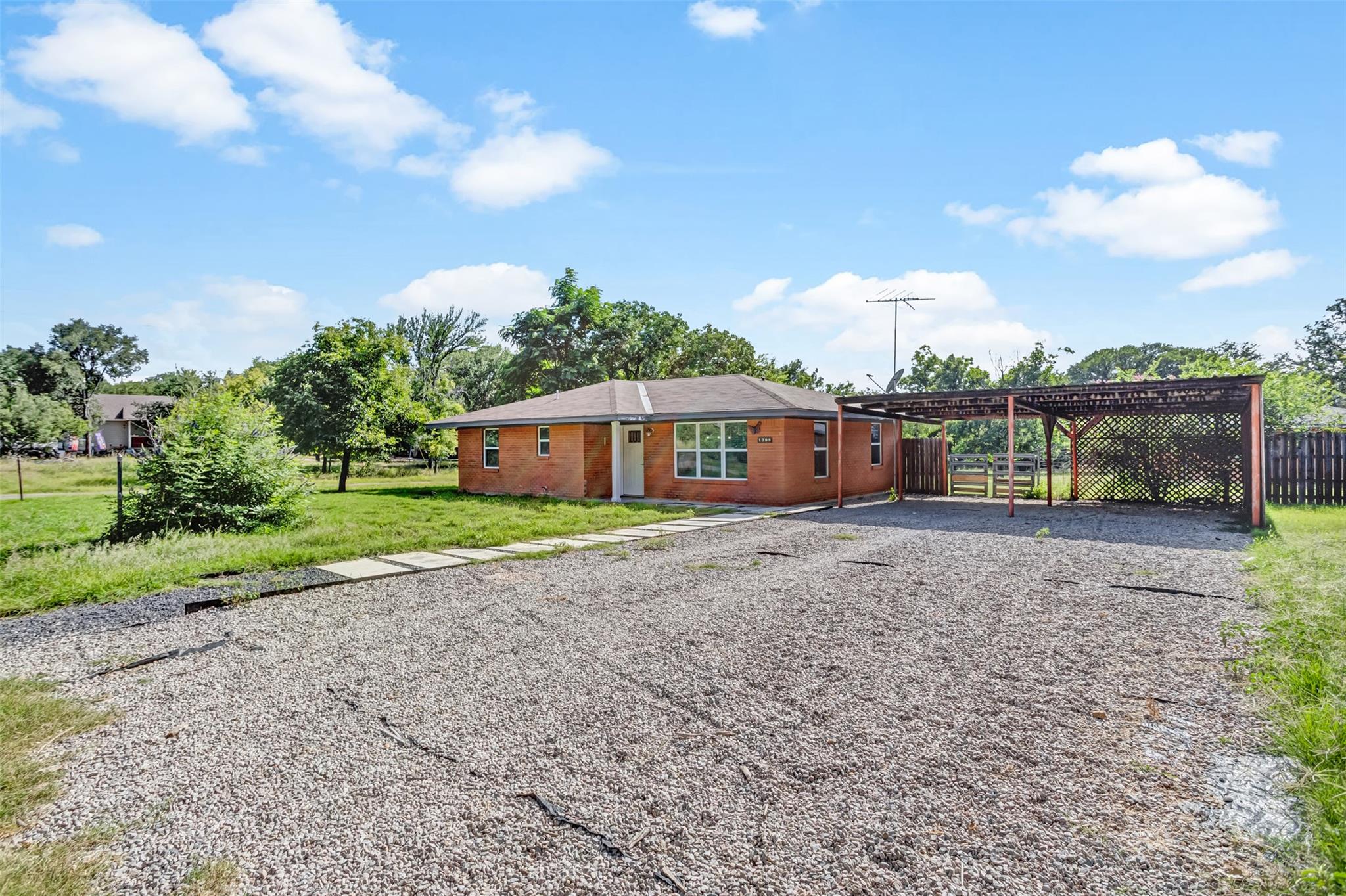 1708 Woodcrest DR — photo 3