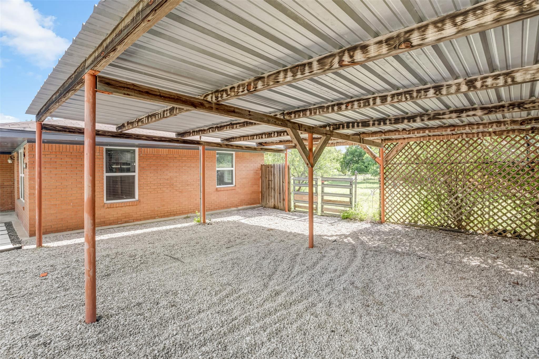 1708 Woodcrest DR — photo 4