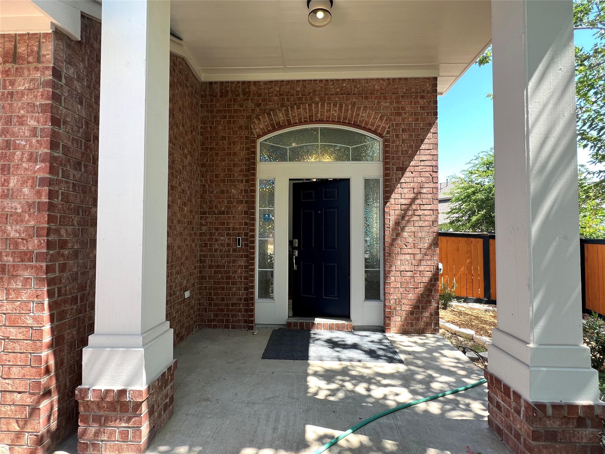 2106 Huxley LN — photo 4
