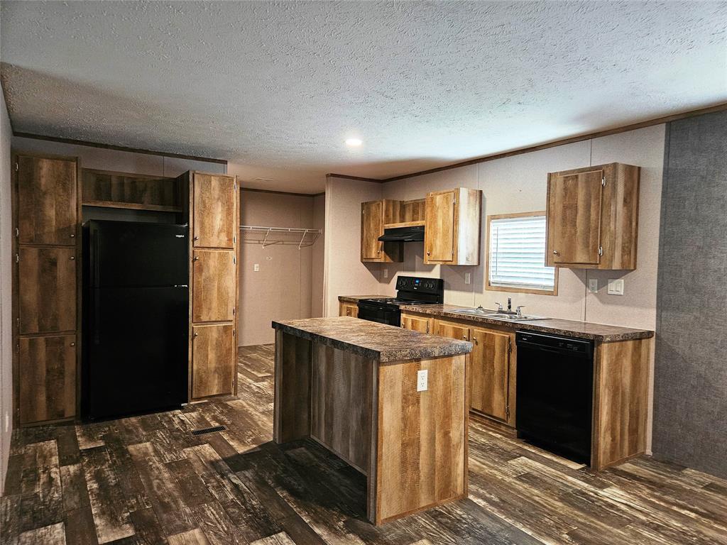 218 Waco ST — photo 3