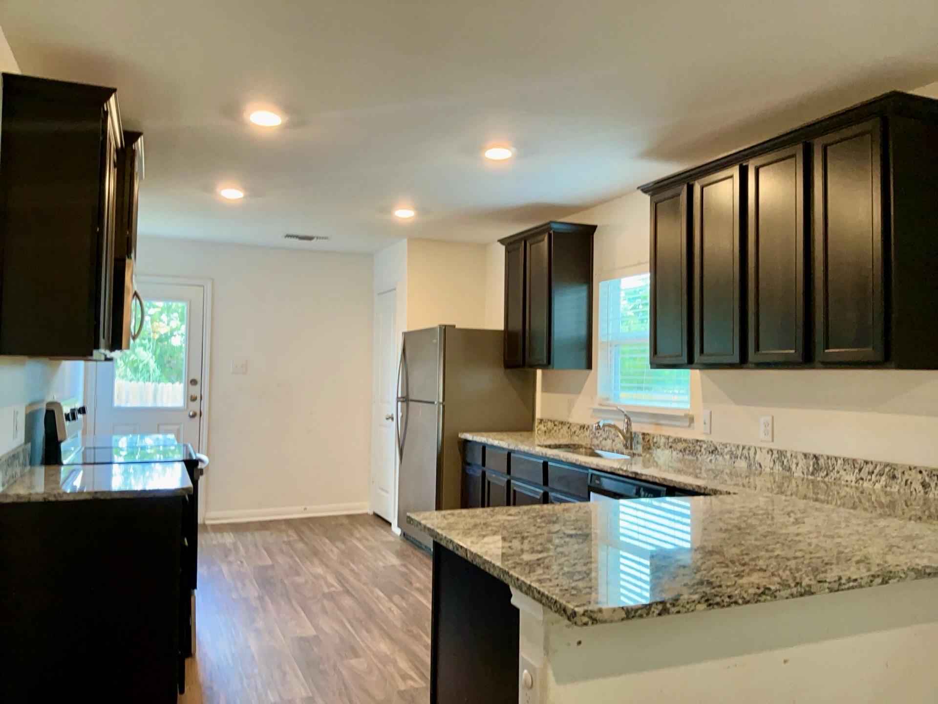 317 Riverdale DR — photo 3