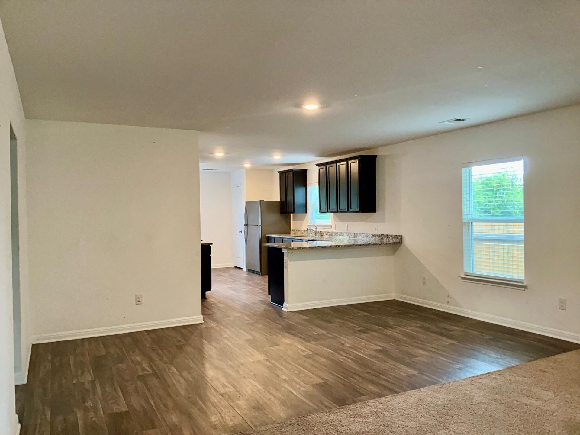 317 Riverdale DR — photo 4