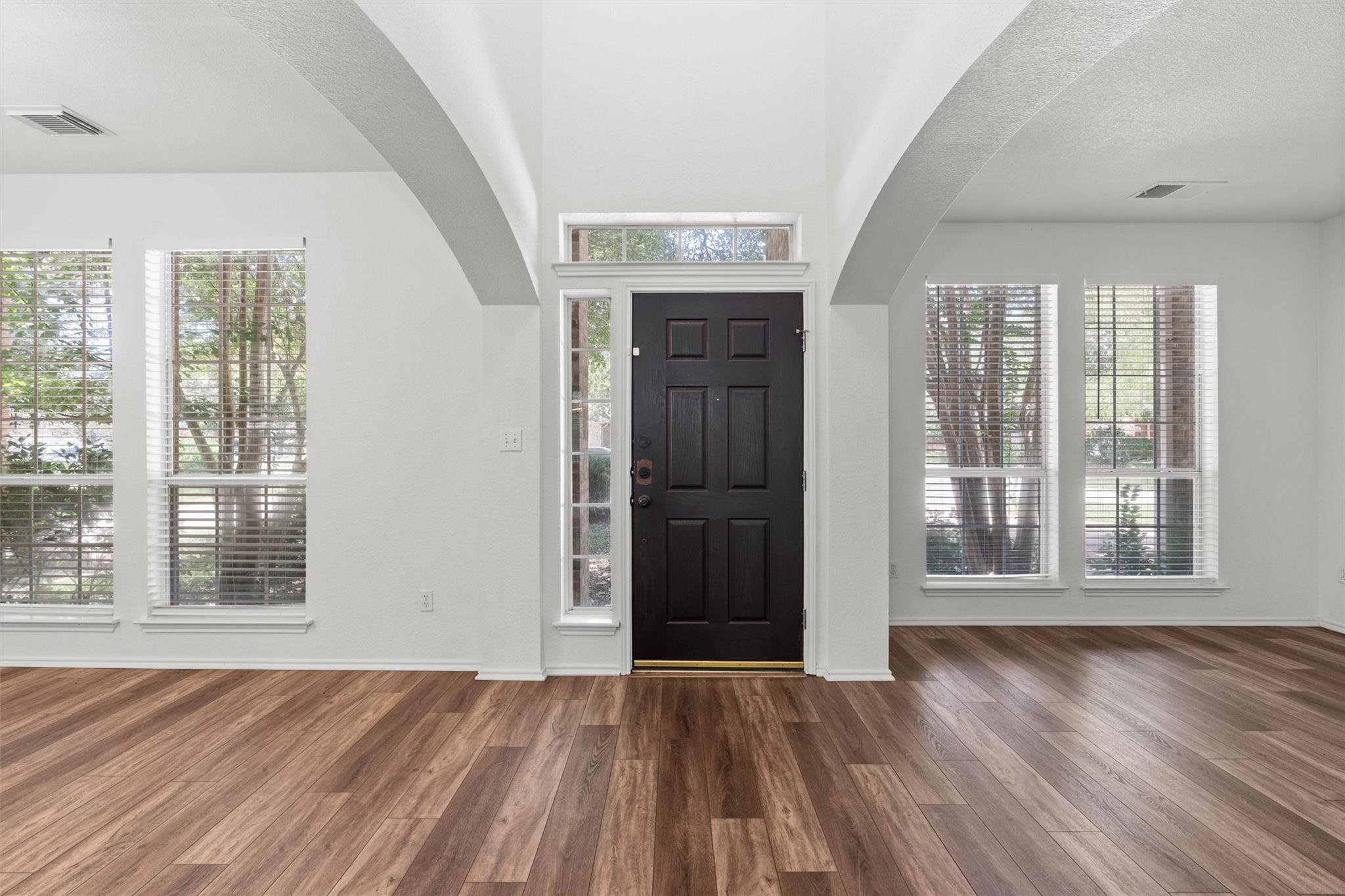 104 Whitechapel CT — photo 4