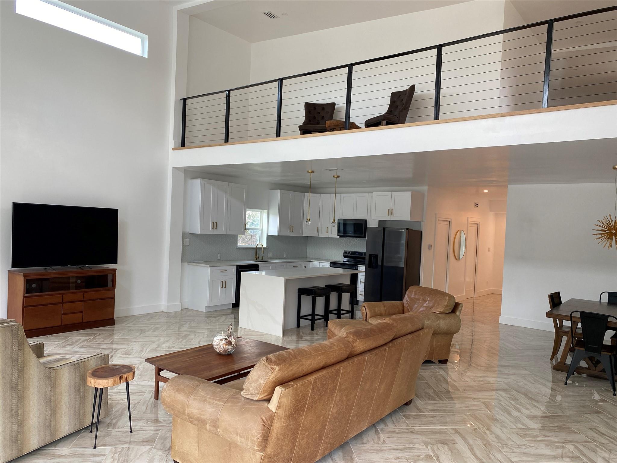 31 HEATHROW LN — photo 4